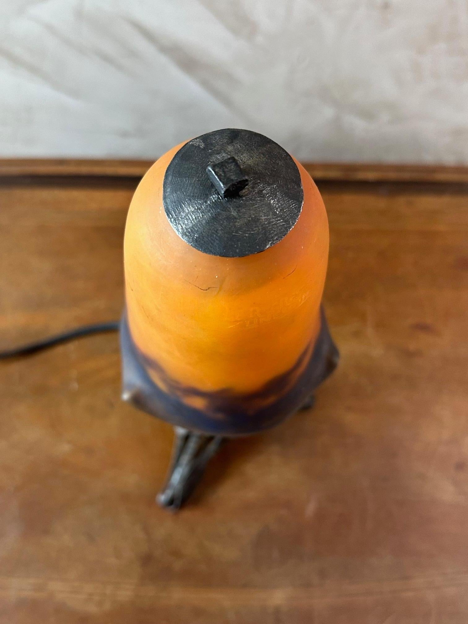 20e siècle Lampe de table en verre et fer forgé de Muller Frères, 1930 en vente 5