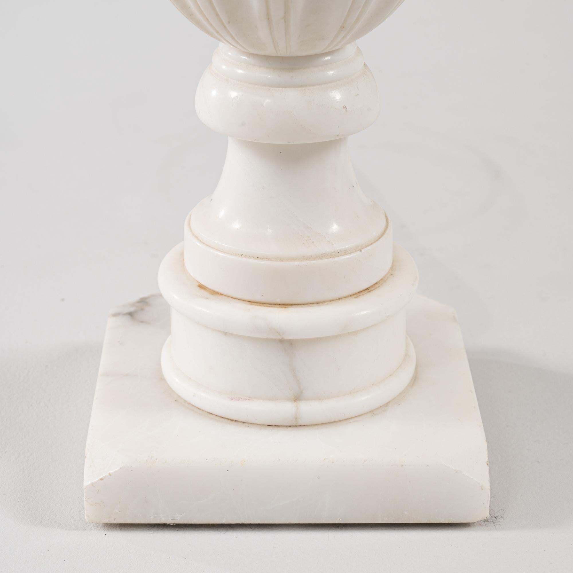 Lámpara de mesa de mármol neoclásica francesa del siglo XX en venta 6