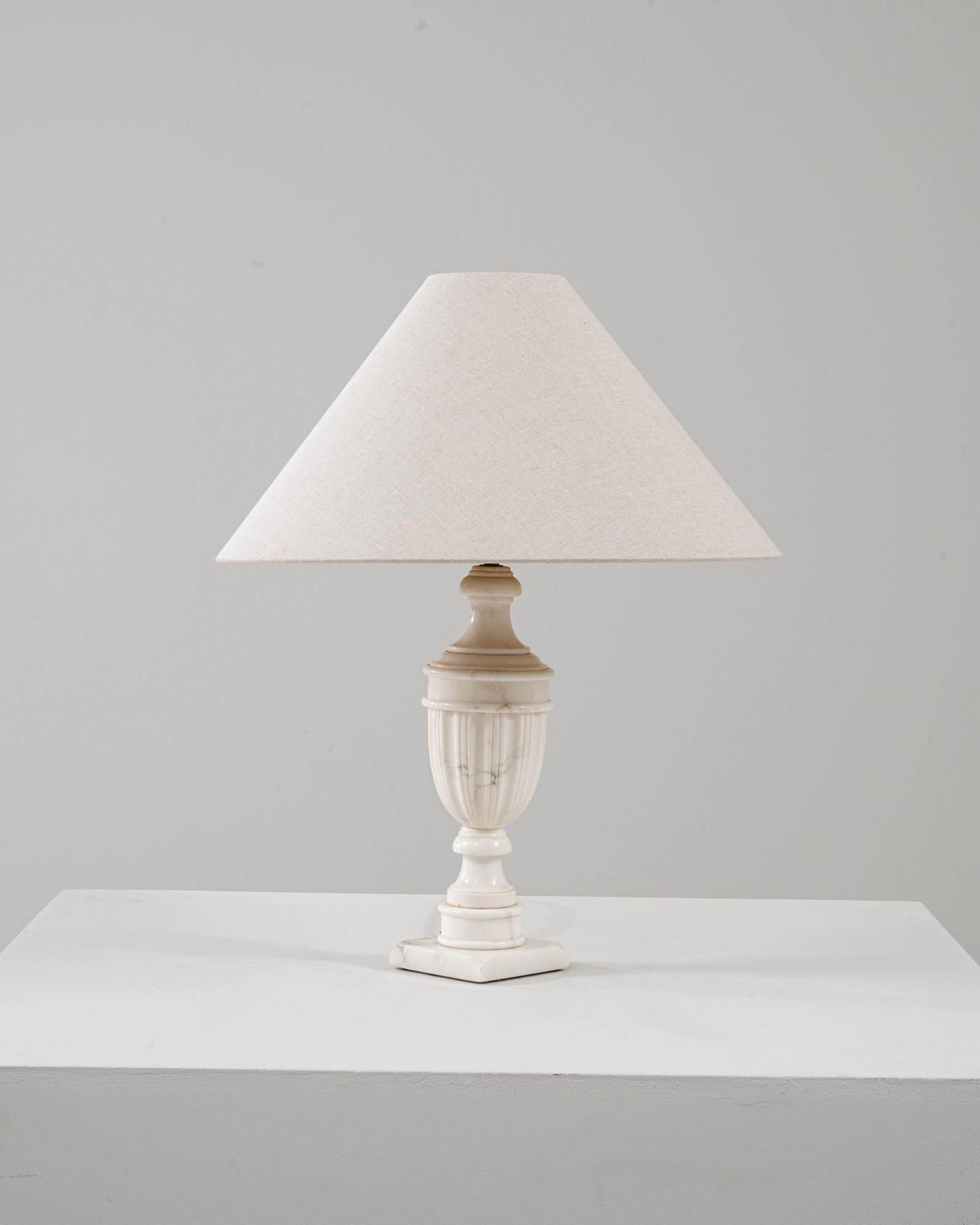 Lámpara de mesa de mármol neoclásica francesa del siglo XX en Bueno estado para la venta en High Point, NC