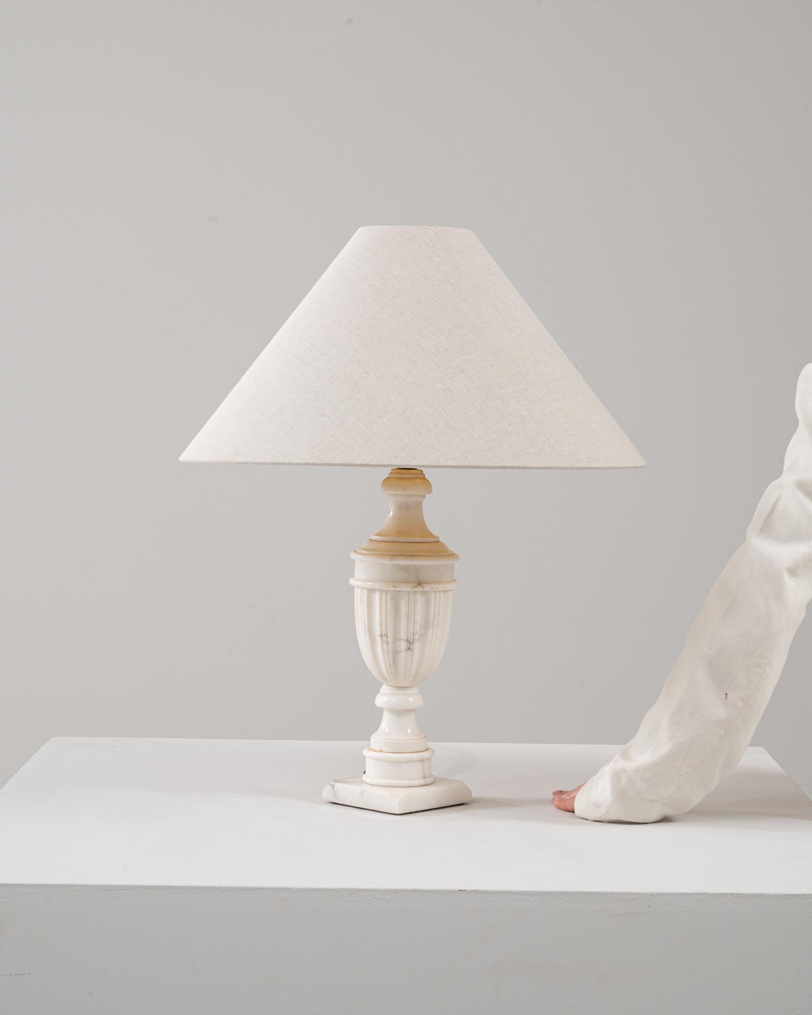 Lámpara de mesa de mármol neoclásica francesa del siglo XX en venta 1