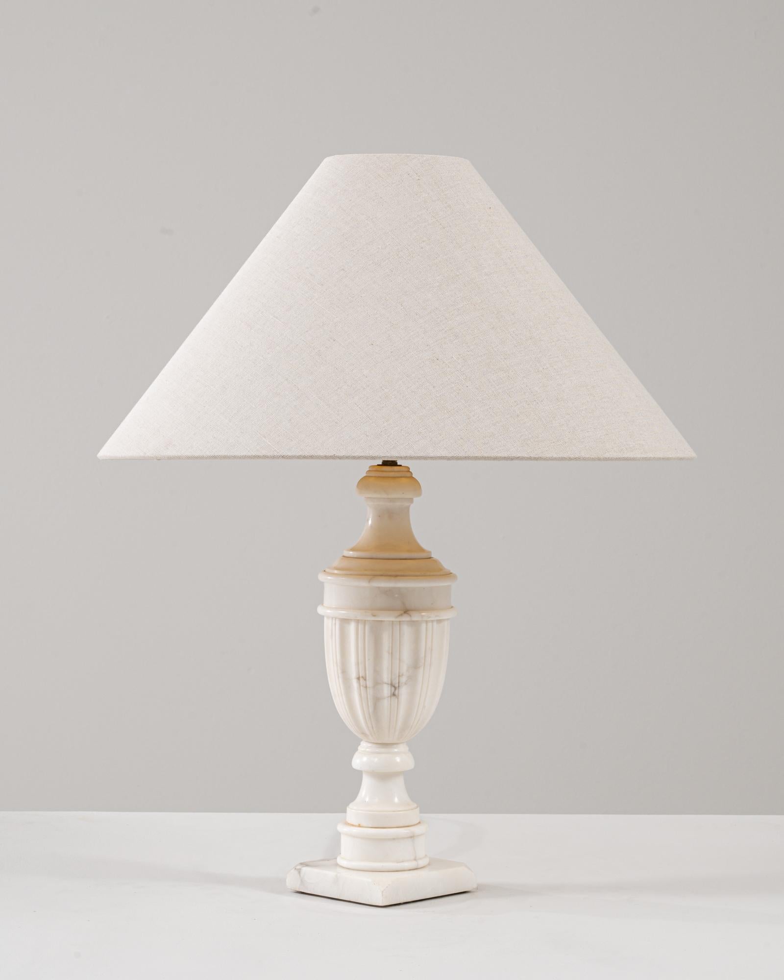 Lámpara de mesa de mármol neoclásica francesa del siglo XX en venta 2