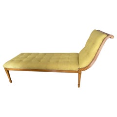 Chaise longue francesa del siglo XX de estilo neoclásico con marco de madera tallada
