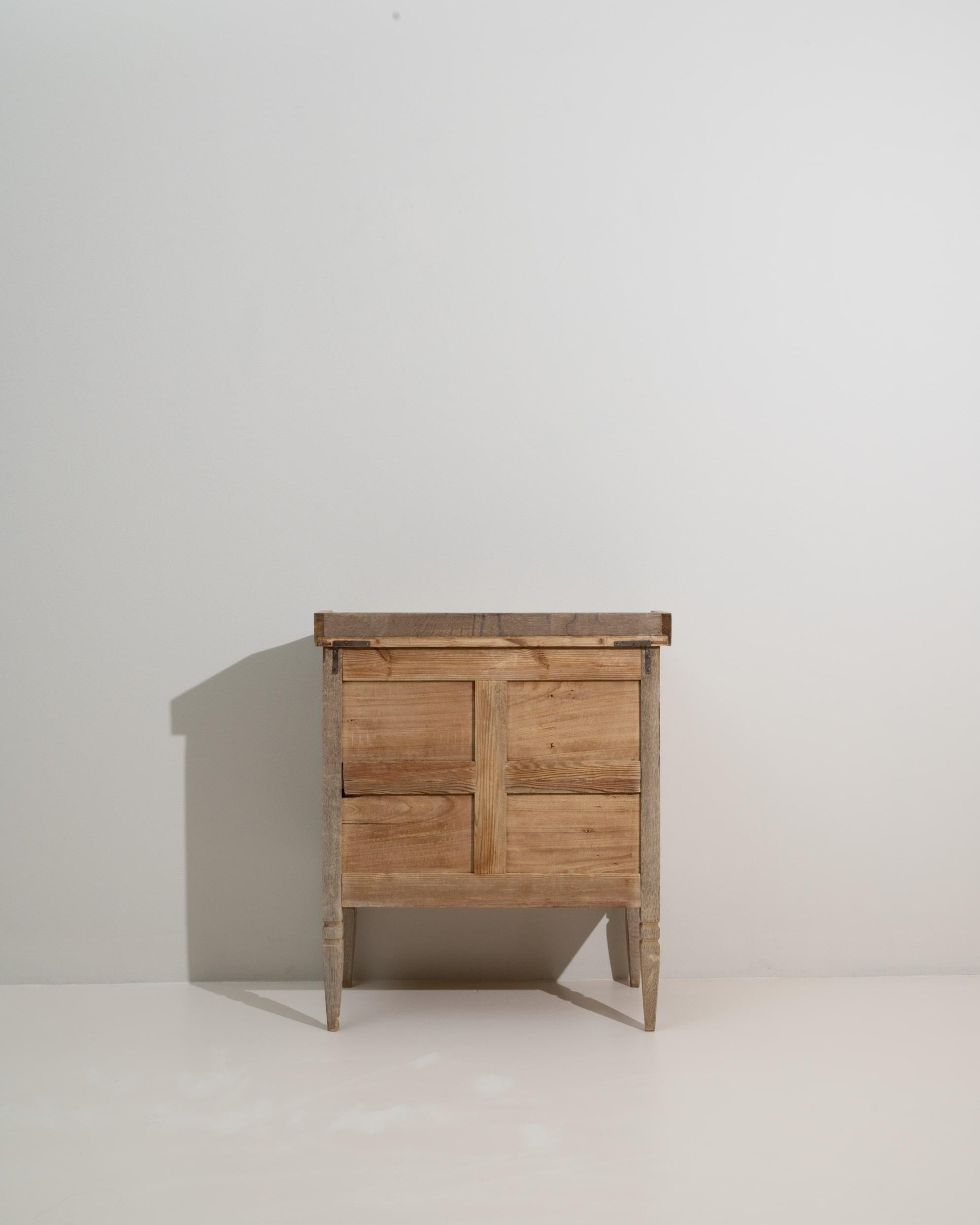 Francese Cassettiera in legno neoclassica francese del XX secolo in vendita