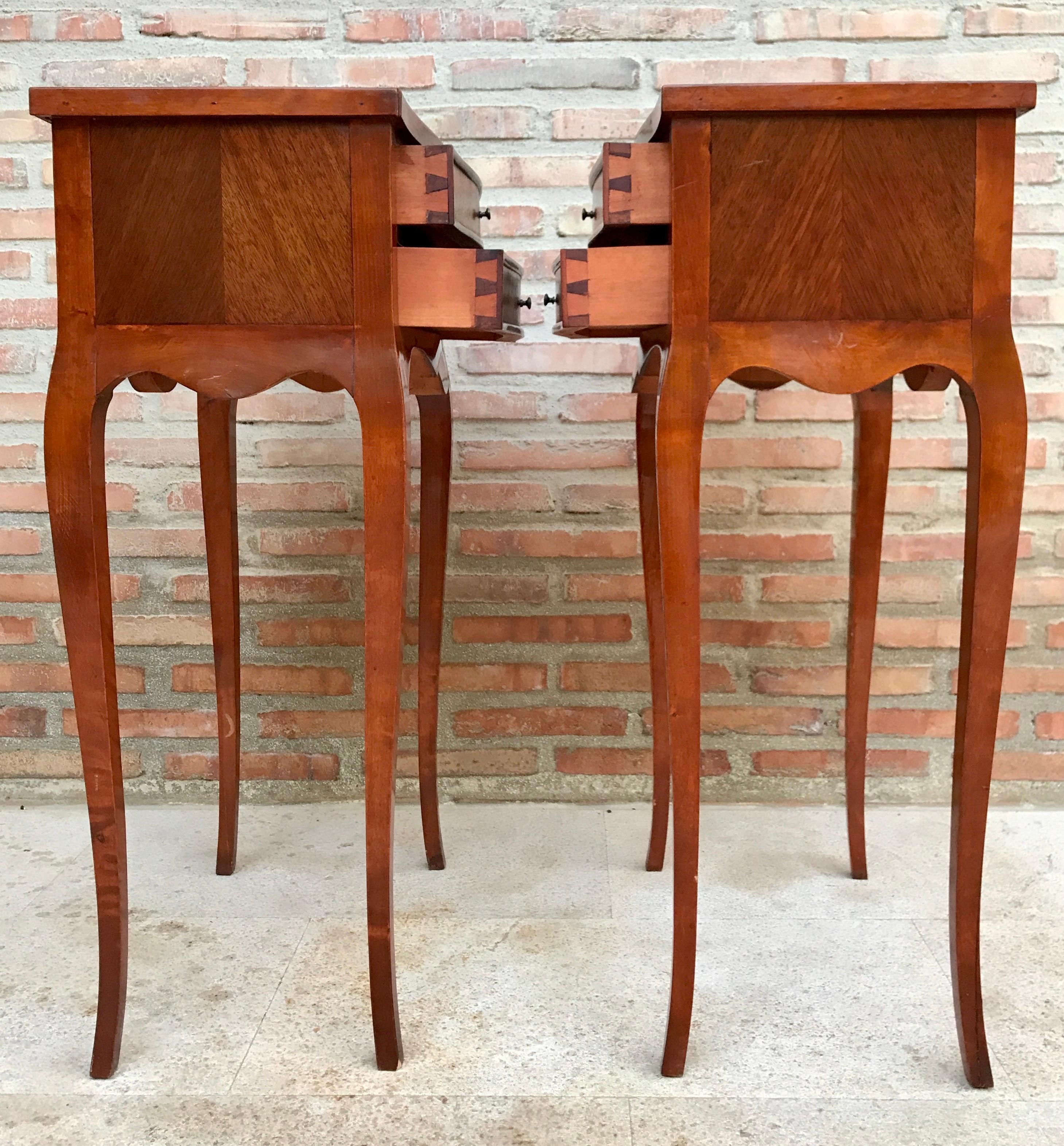 20th Century French Nightstands with Two Drawer & Cabriole Legs, Set of 2 In Good Condition For Sale In Miami, FL