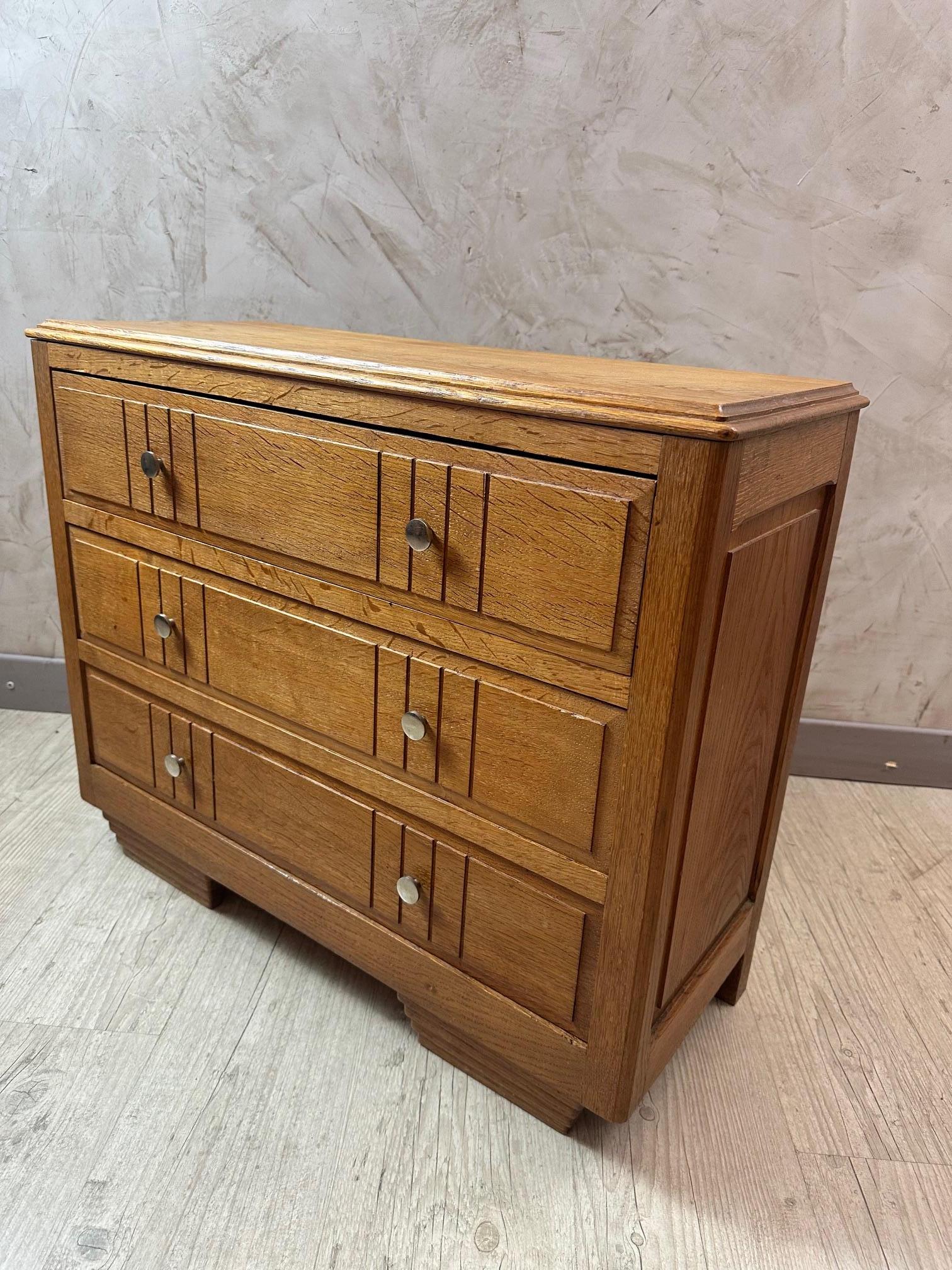 Cassettiera Art déco francese del XX secolo in Oak e ottone, anni '30 in vendita 4