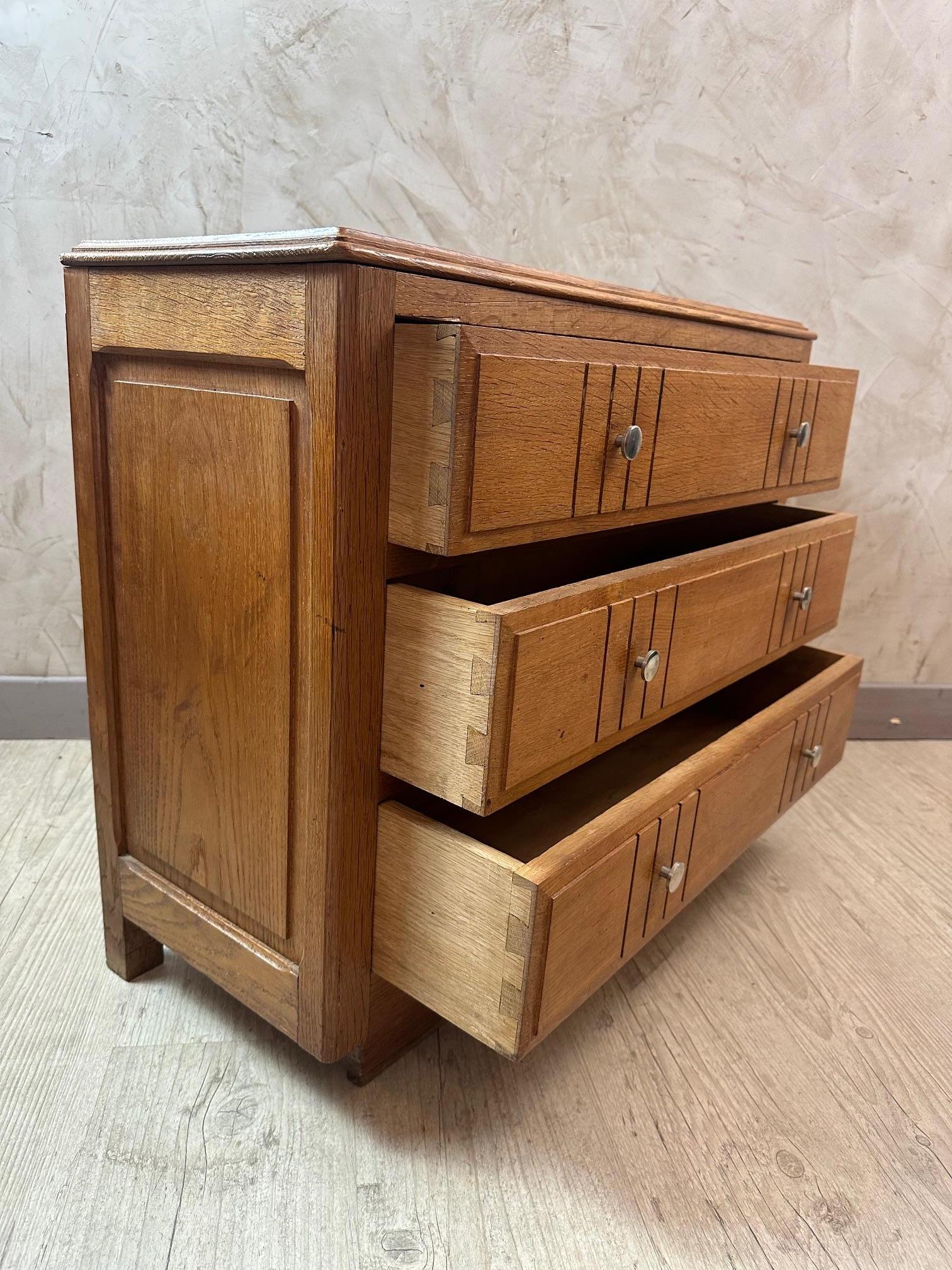 Cassettiera Art déco francese del XX secolo in Oak e ottone, anni '30 in vendita 1