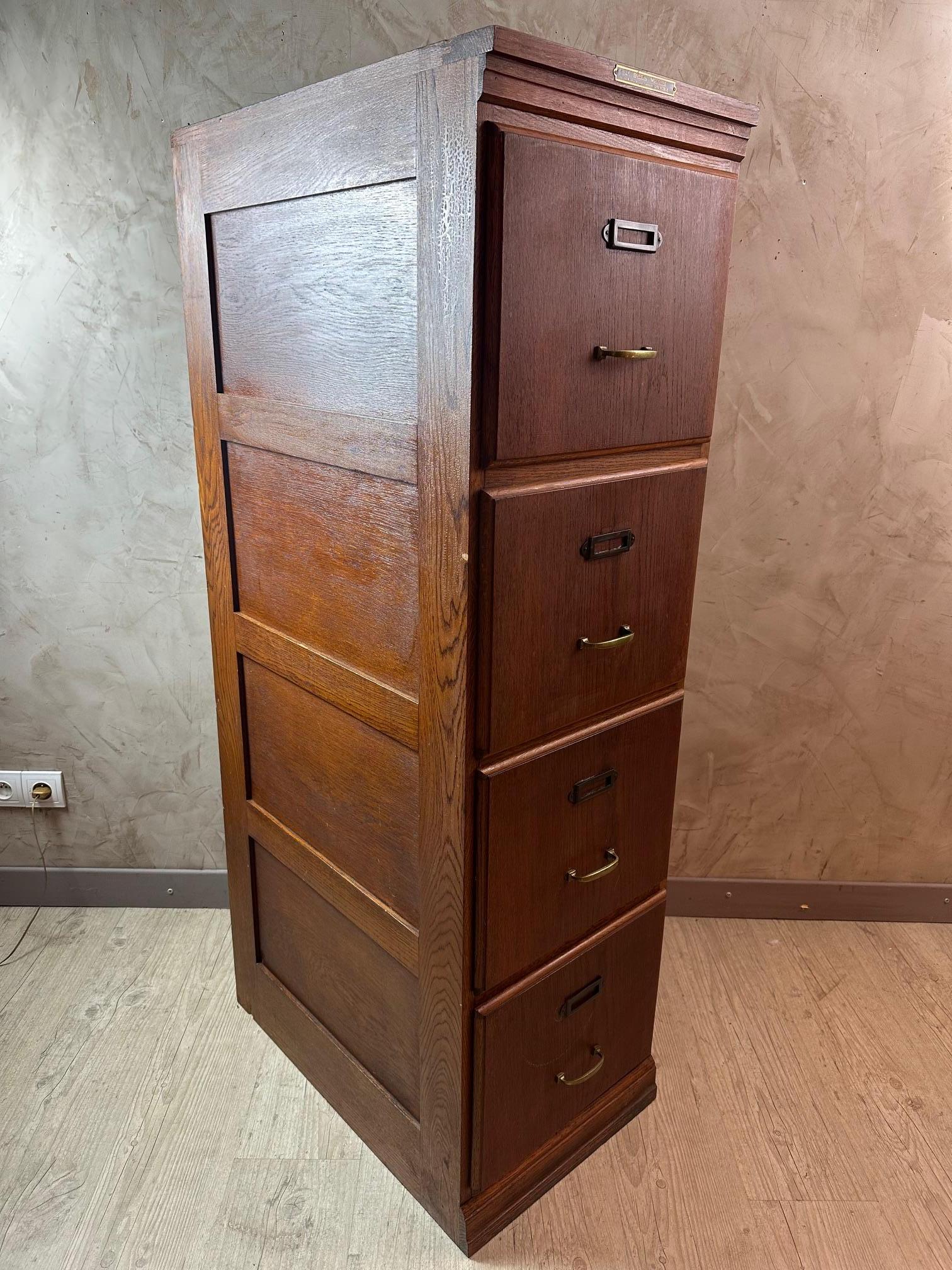 20th century French Oak and Brass Four Drawers Office File Cabinet In Good Condition For Sale In LEGNY, FR