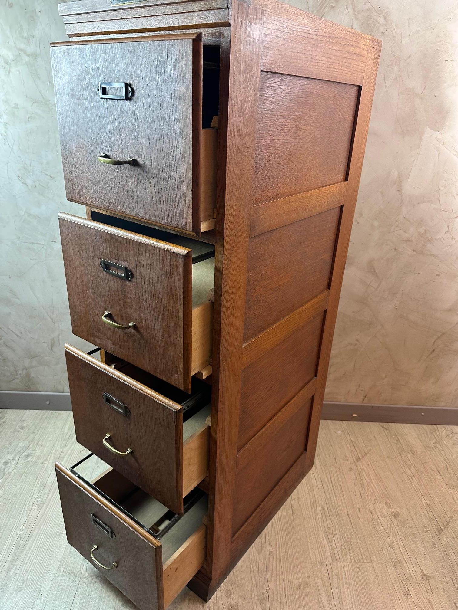 20th century French Oak and Brass Four Drawers Office File Cabinet For Sale 4