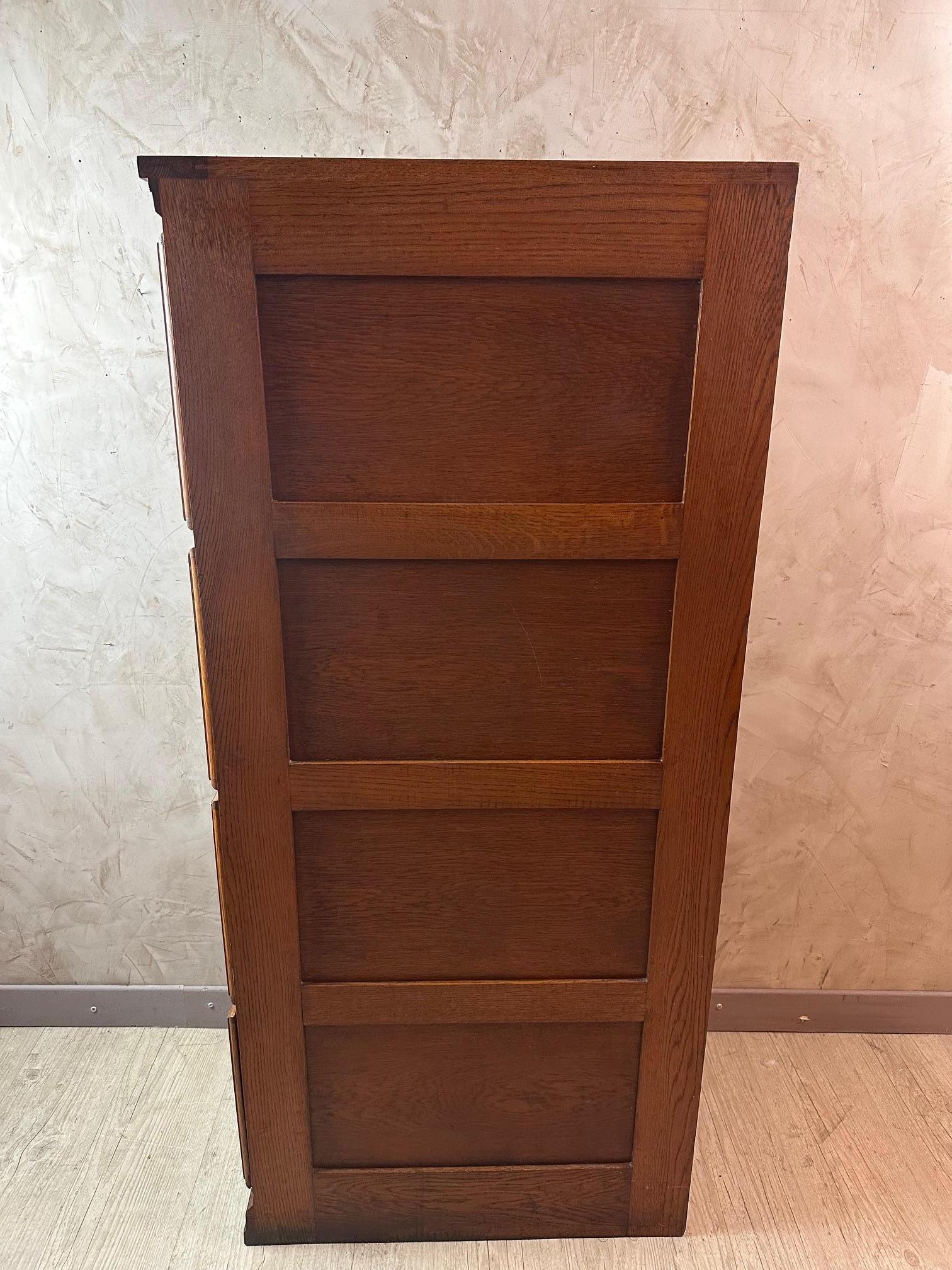 20th century French Oak and Brass Four Drawers Office File Cabinet For Sale 5