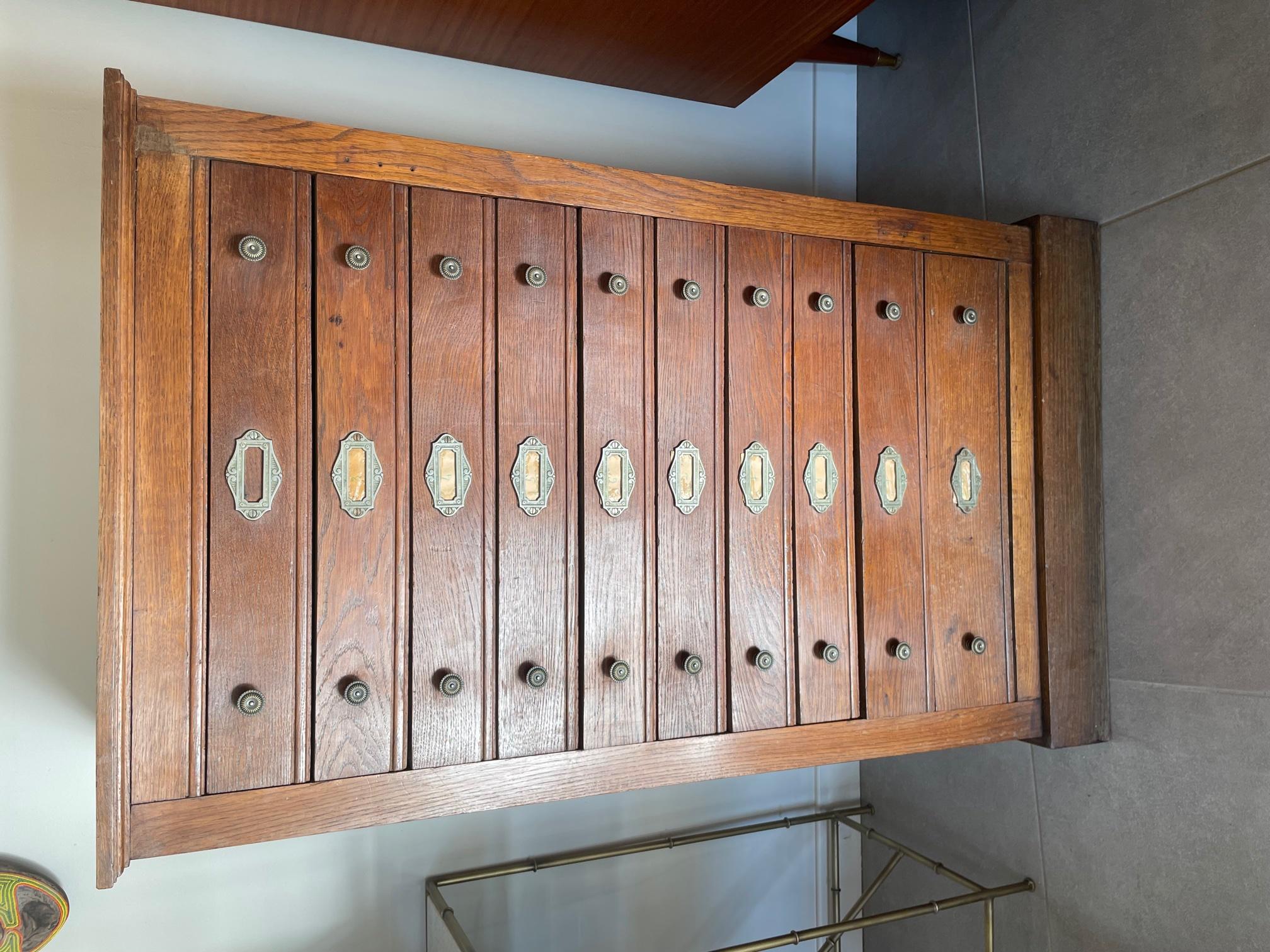 20th Century French Oak and Brass Handle Chests of Drawers, 1900s In Good Condition In LEGNY, FR