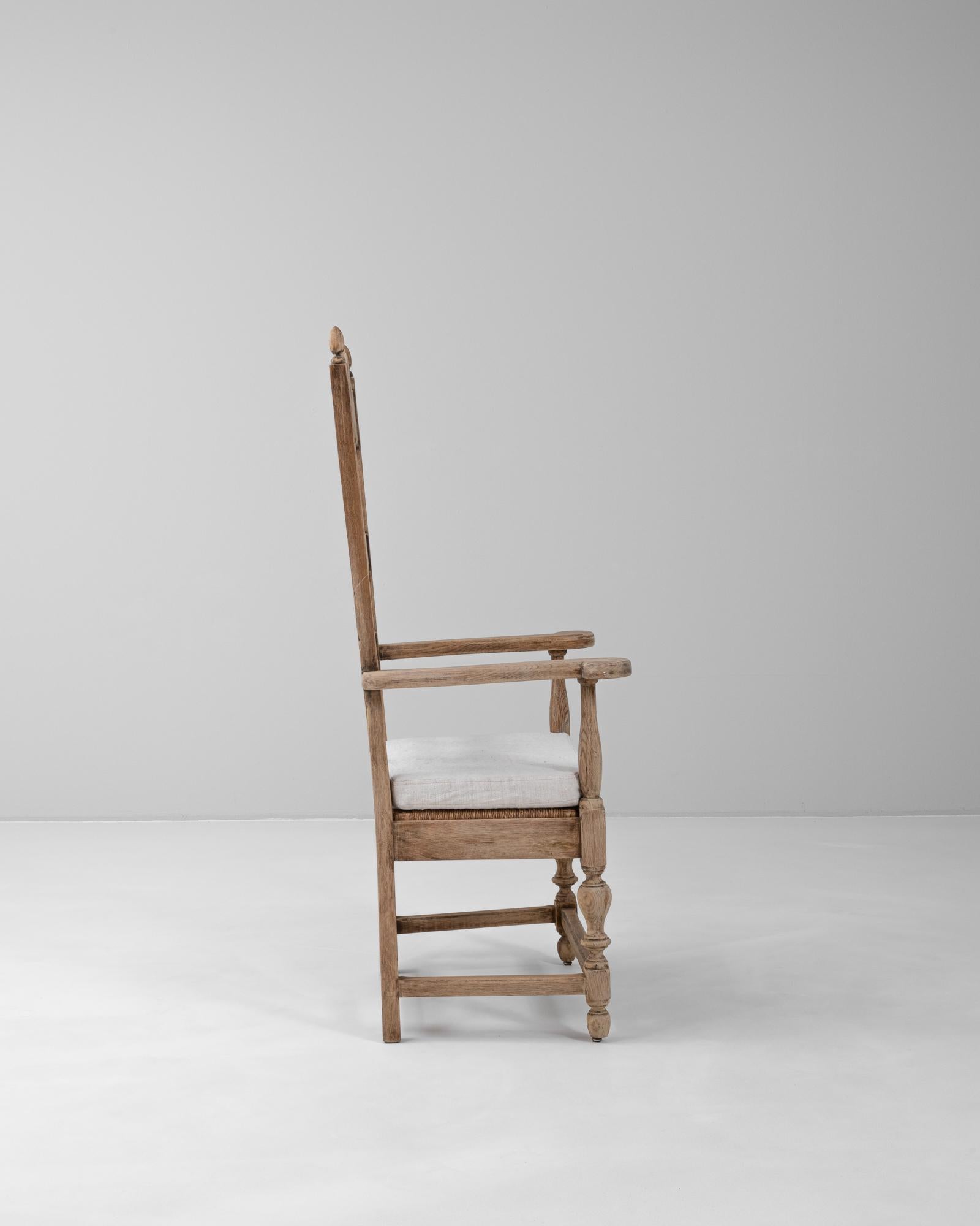 Sillón francés de roble del siglo XX en Bueno estado para la venta en High Point, NC
