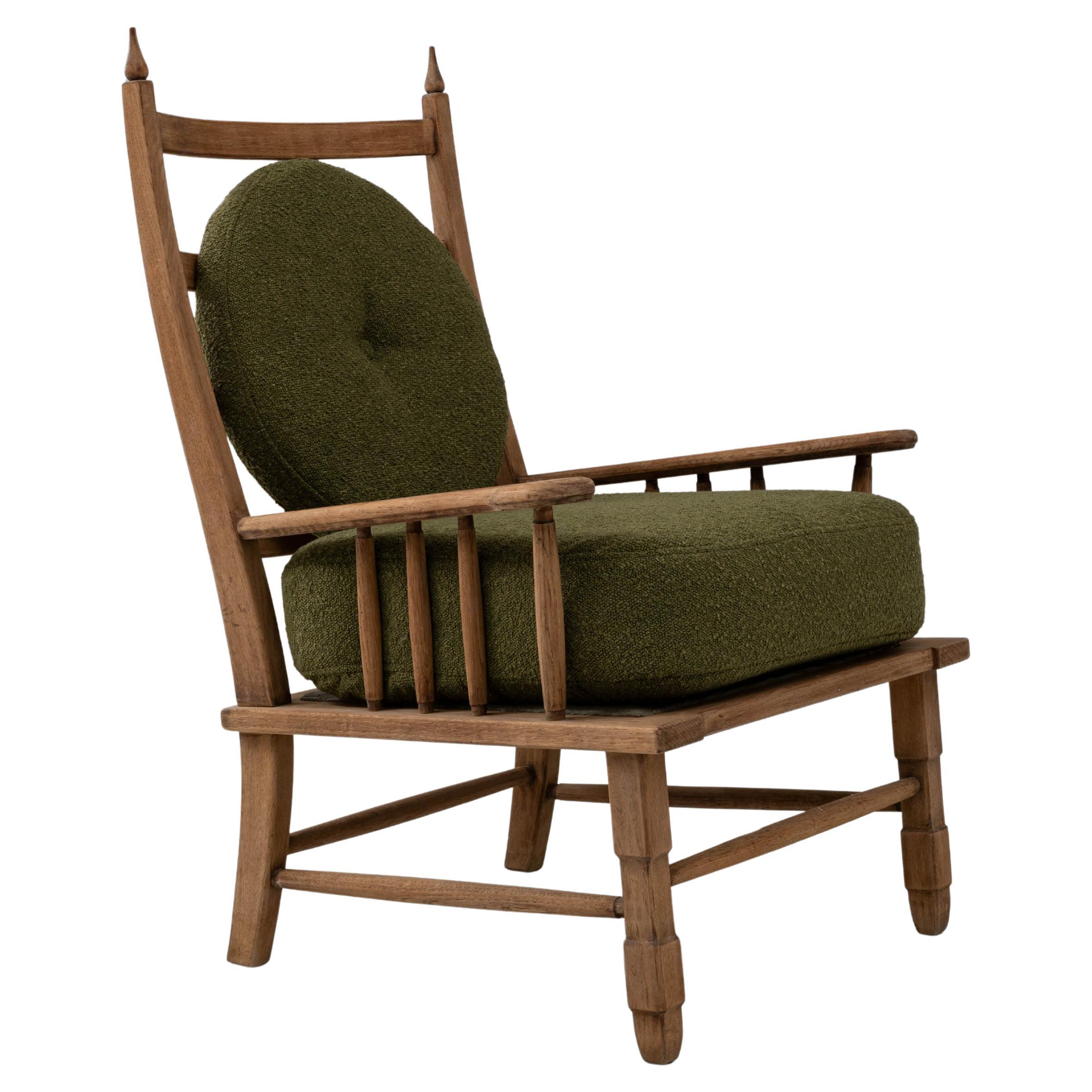 Fauteuil en chêne français du 20e siècle avec côtés en fuseau et coussin rond vert