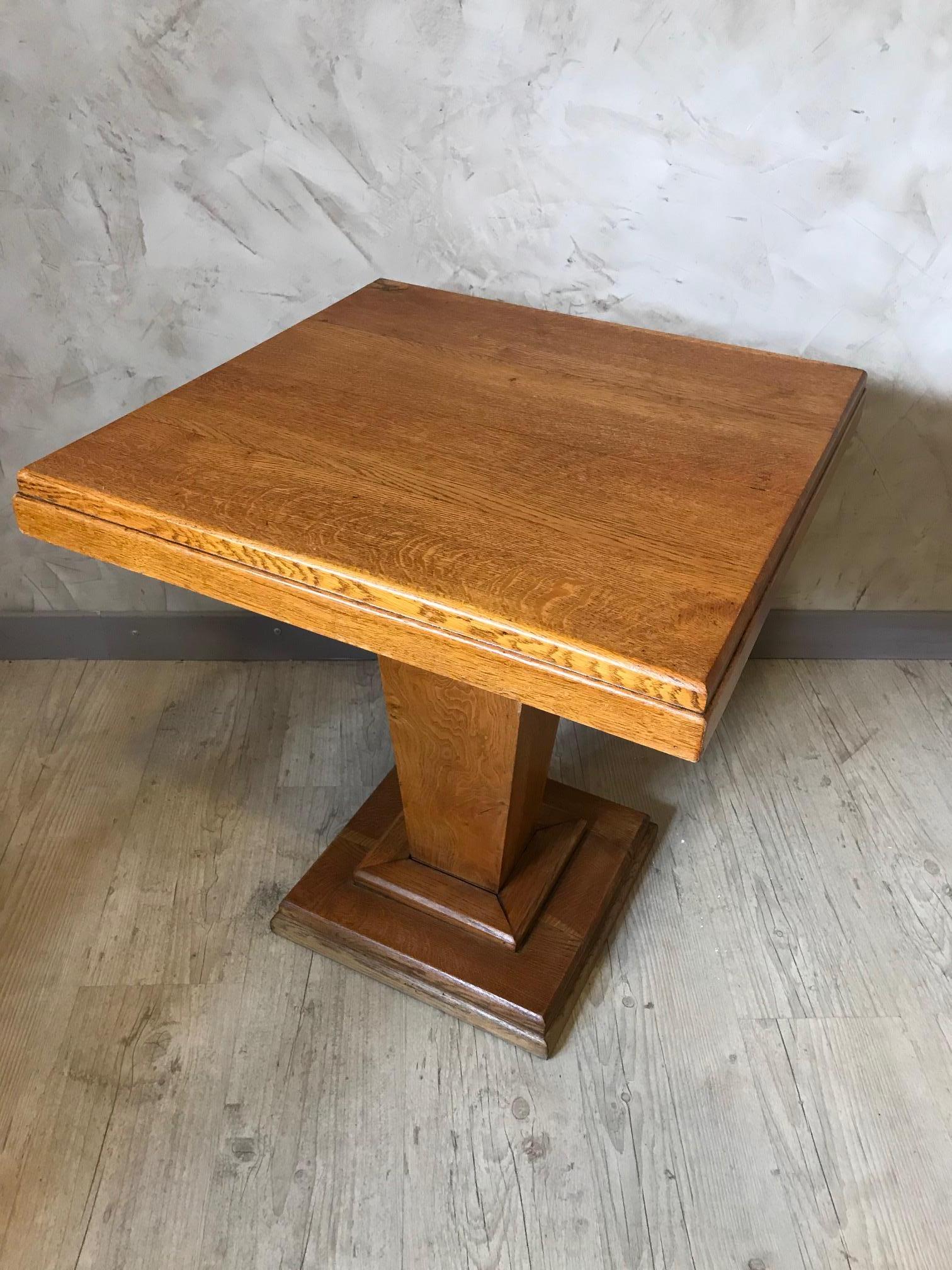 Beautiful 20th century French oak Art Deco Guéridon from the 1930s.
This table is square and can be used as a game table or in a reading area.
Nice quality.