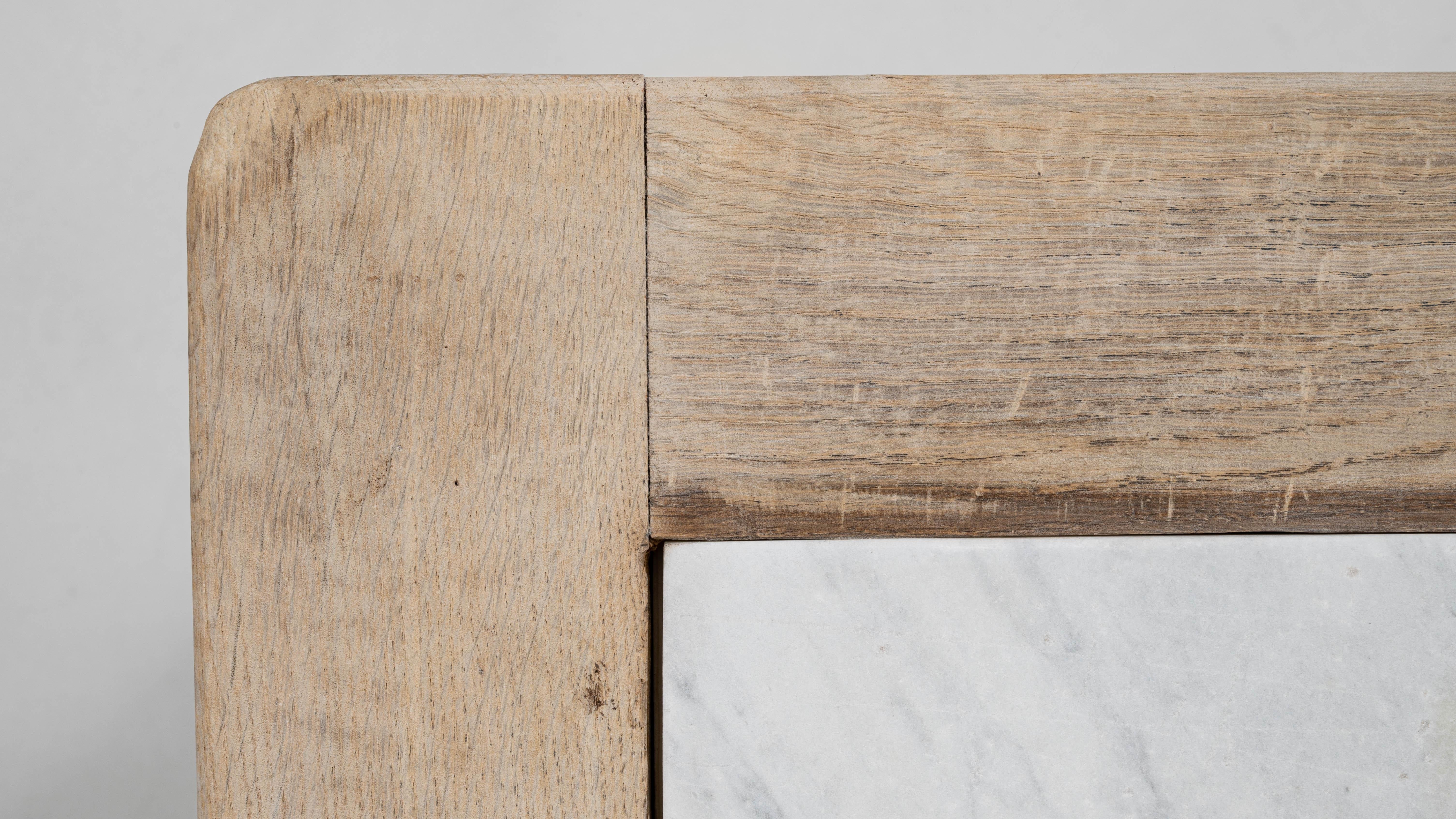 Table de chevet en Oak Oak français du 20ème siècle avec plateau en marbre en vente 7