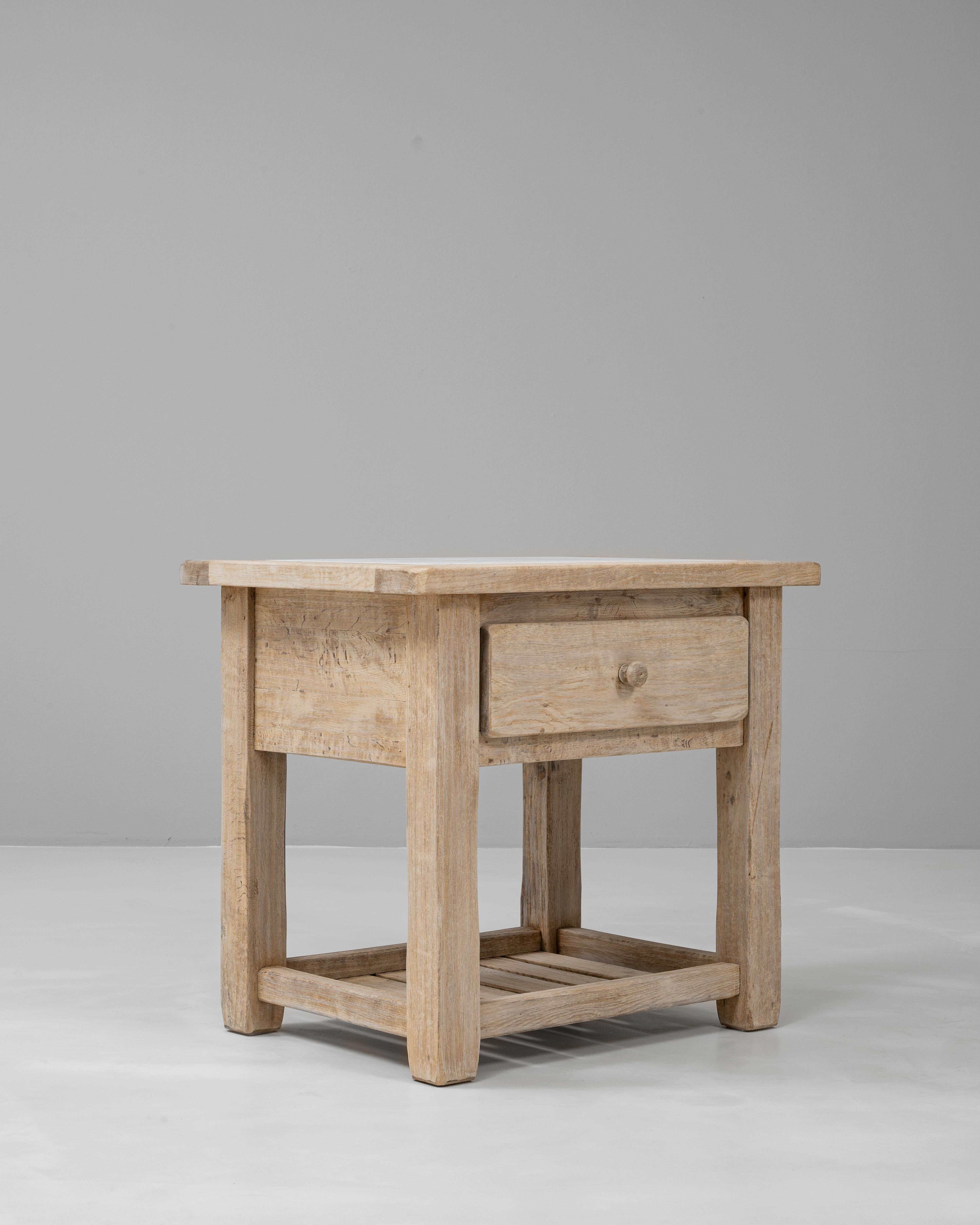 Table de chevet en Oak Oak français du 20ème siècle avec plateau en marbre en vente 2