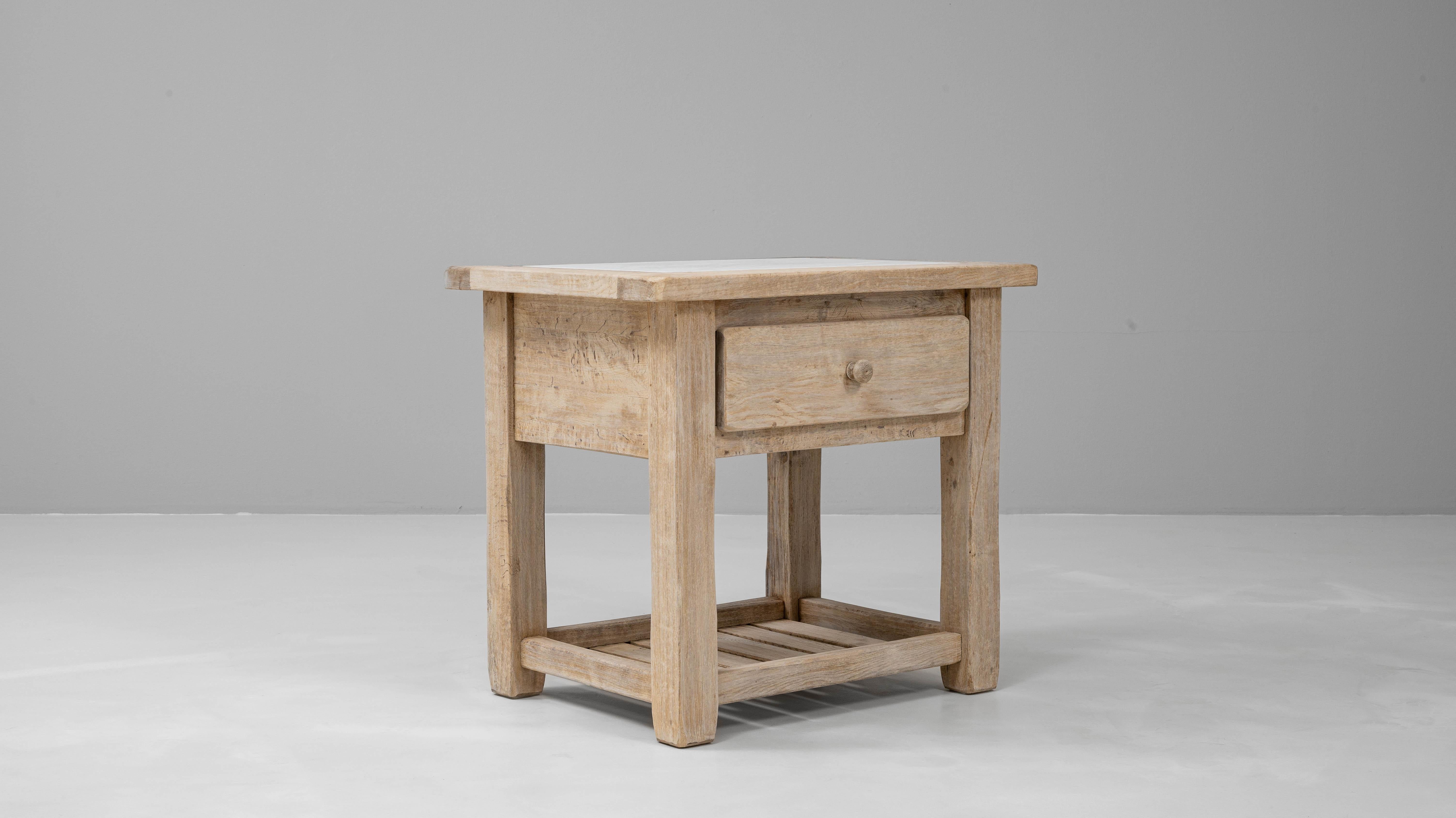 Table de chevet en Oak Oak français du 20ème siècle avec plateau en marbre en vente 3