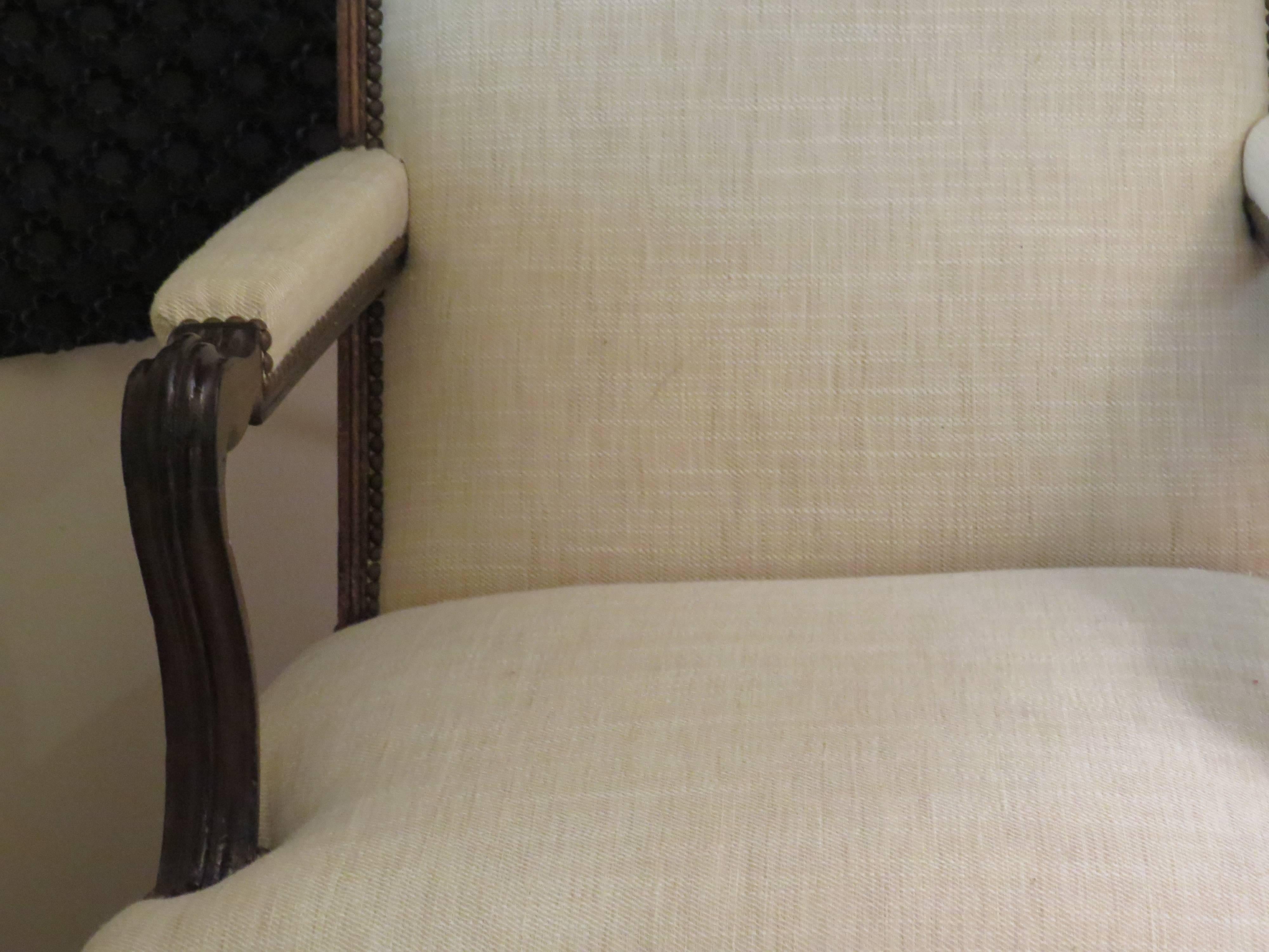 20th Century French Oak Bergère Upholstered in Ivory Linen In Good Condition For Sale In Tulsa, OK