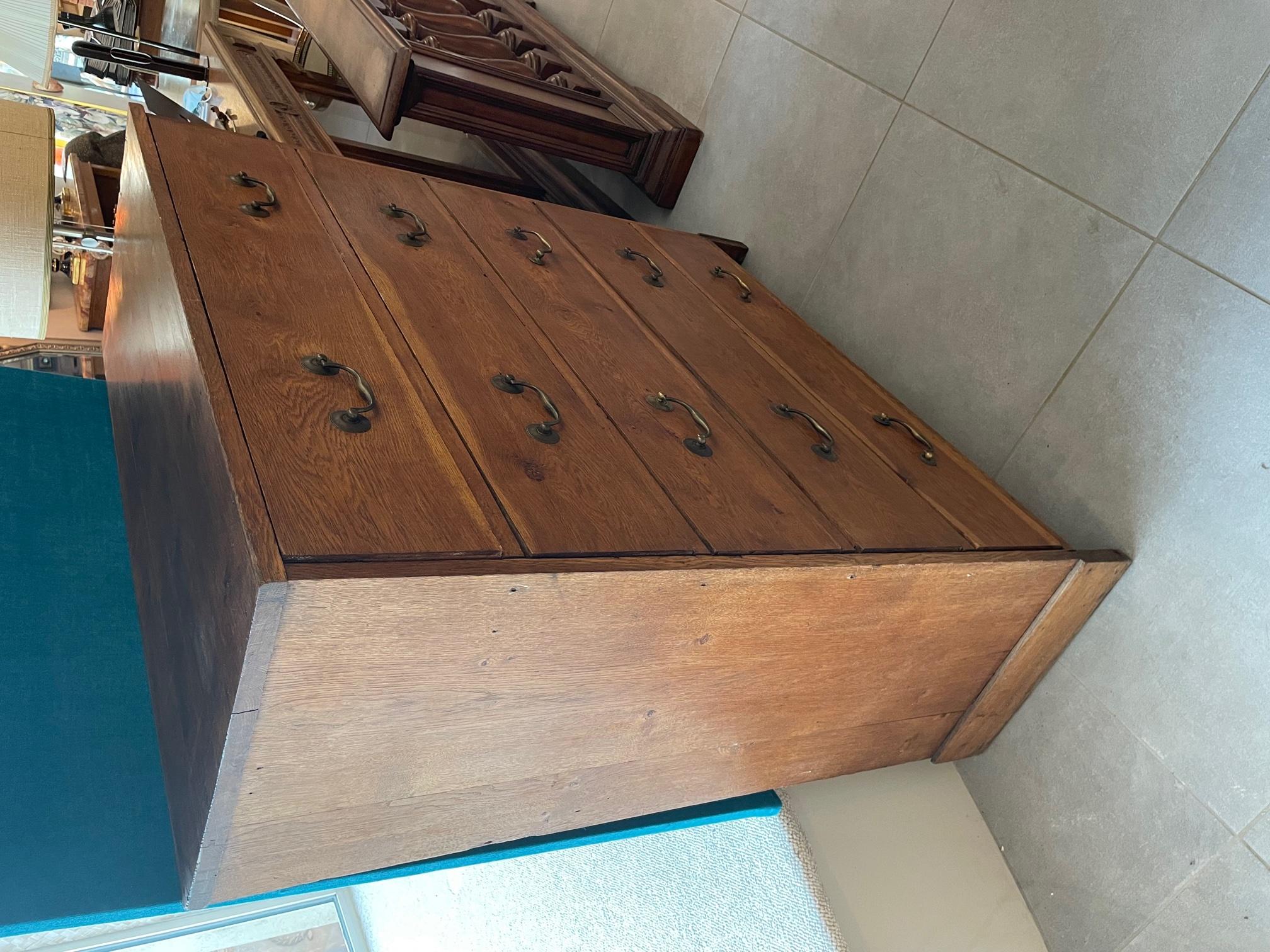 20th Century French Oak Chest of Drawer In Good Condition For Sale In LEGNY, FR
