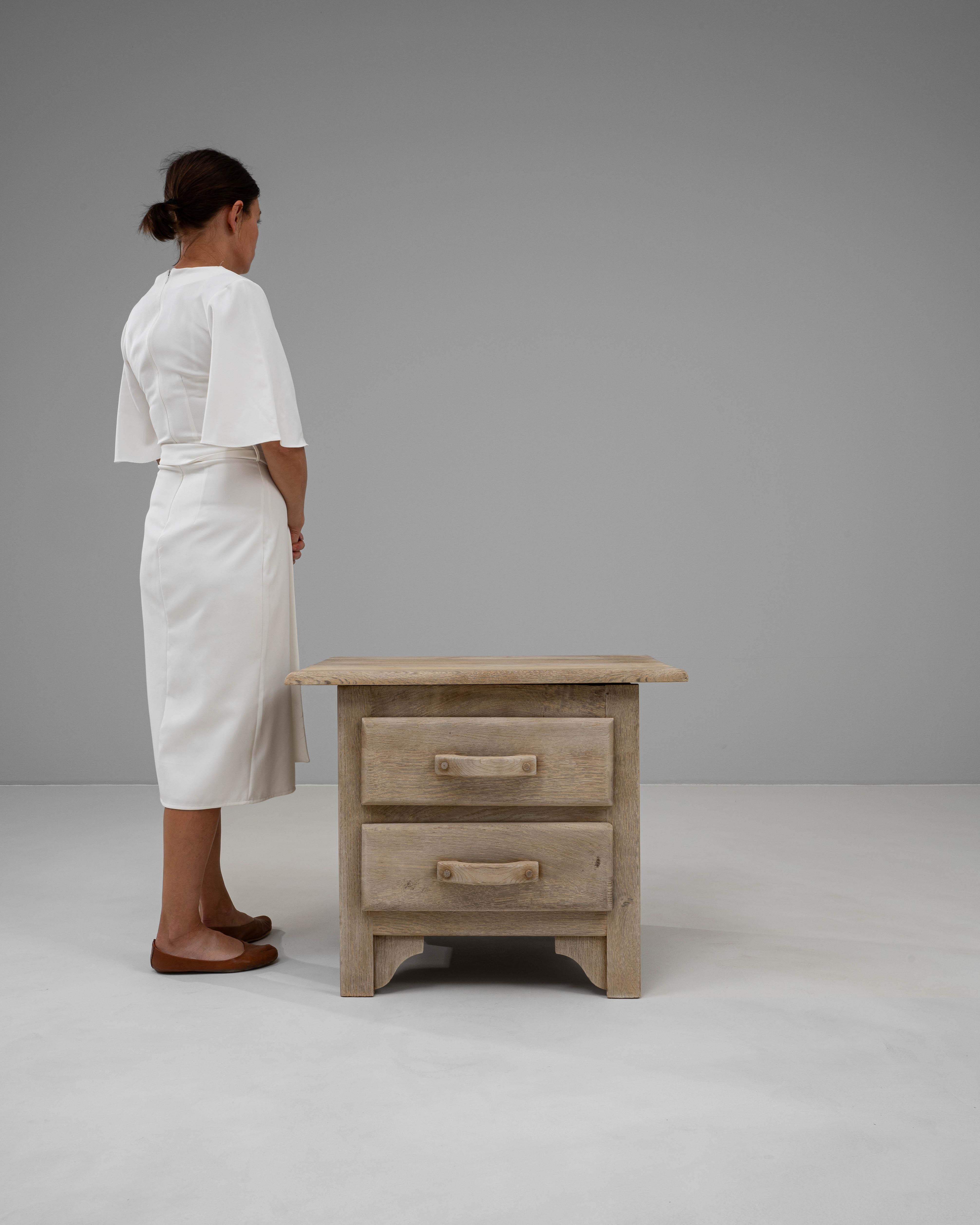 Cassettiera in Oak francese del XX secolo In condizioni buone in vendita a High Point, NC