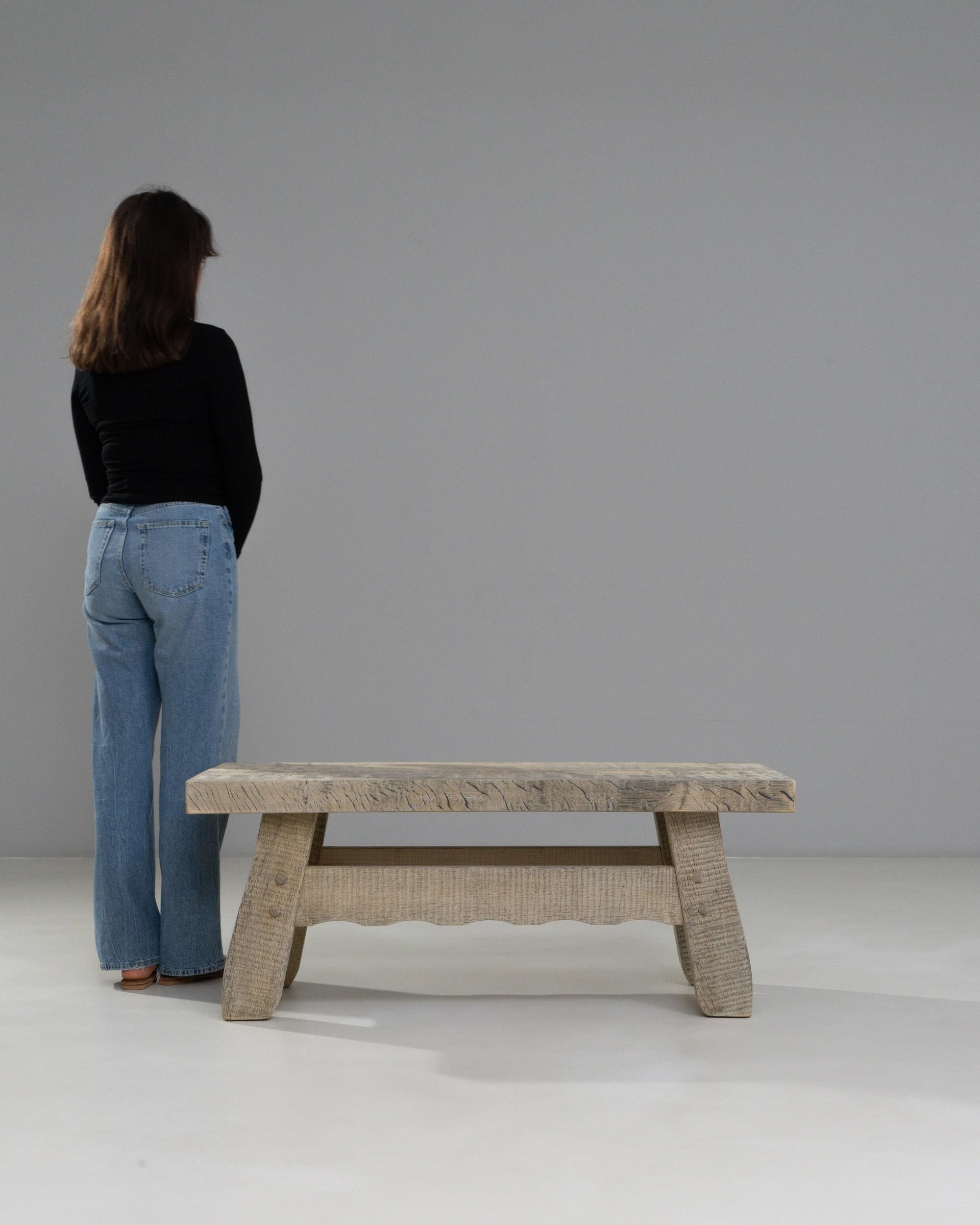 Français Table basse en chêne français du 20e siècle en vente