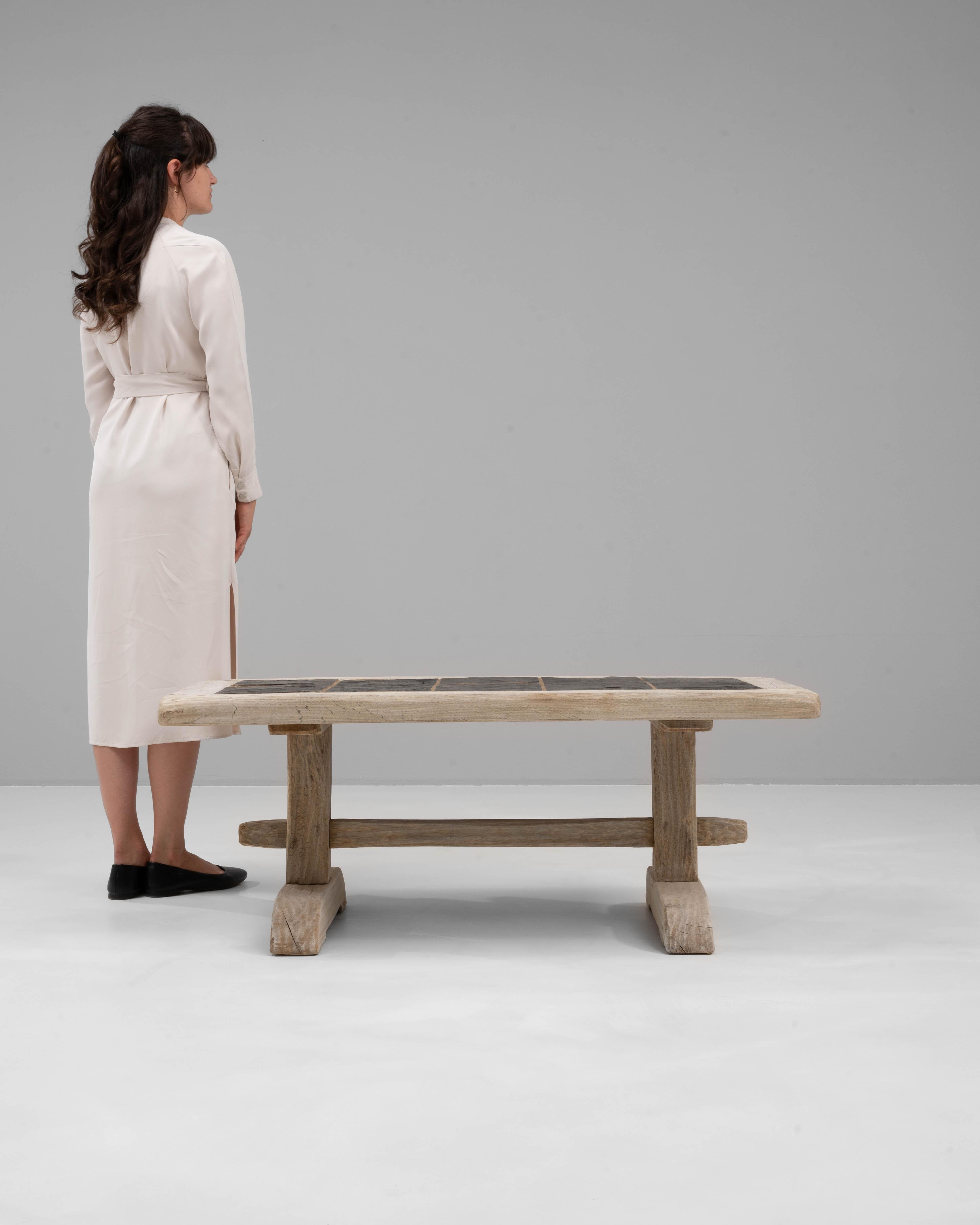 Français Table basse en Oak Oak français du 20e siècle avec plateau en ardoise en vente