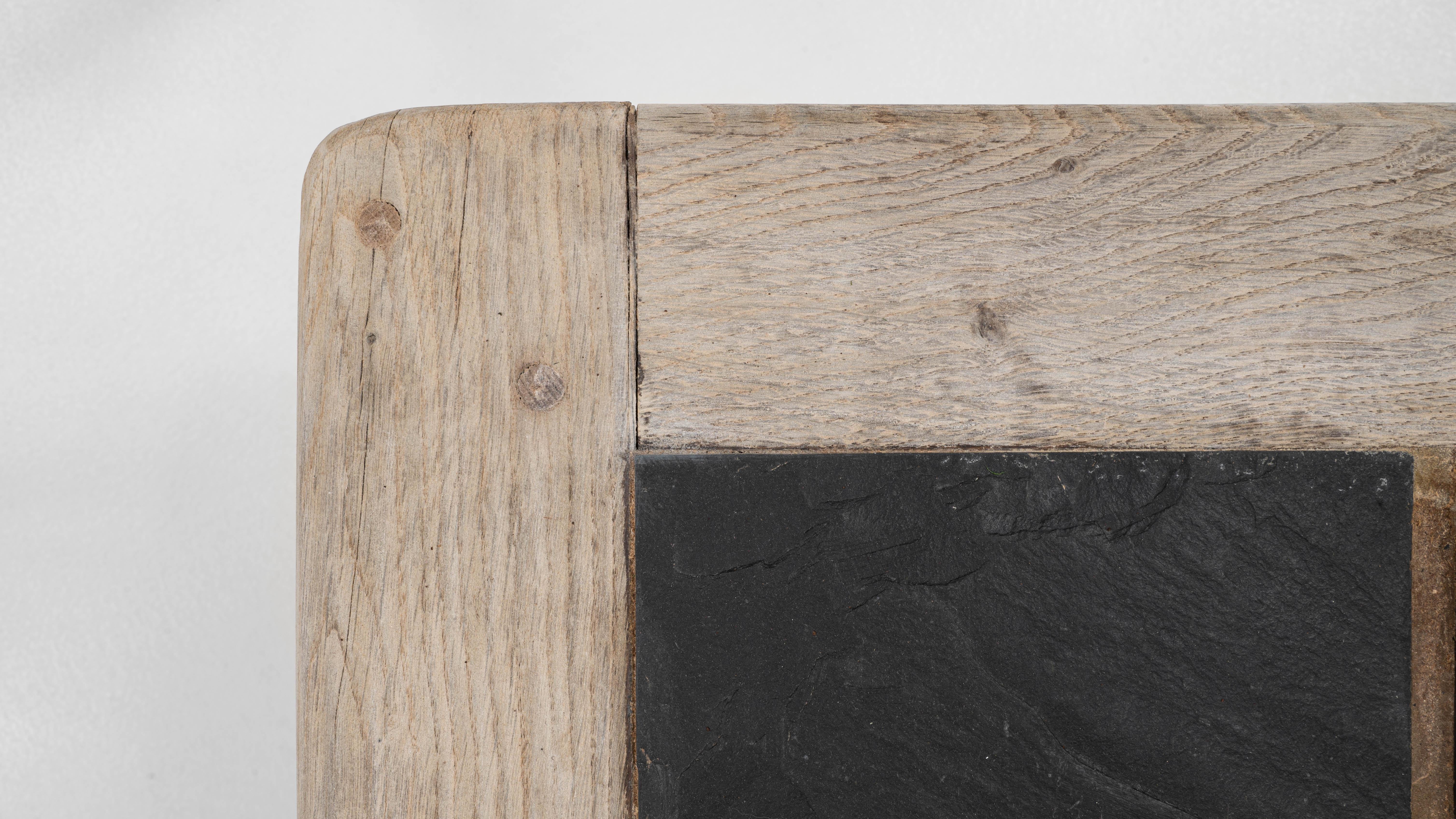 Table basse en Oak Oak français du 20e siècle avec plateau en ardoise en vente 3