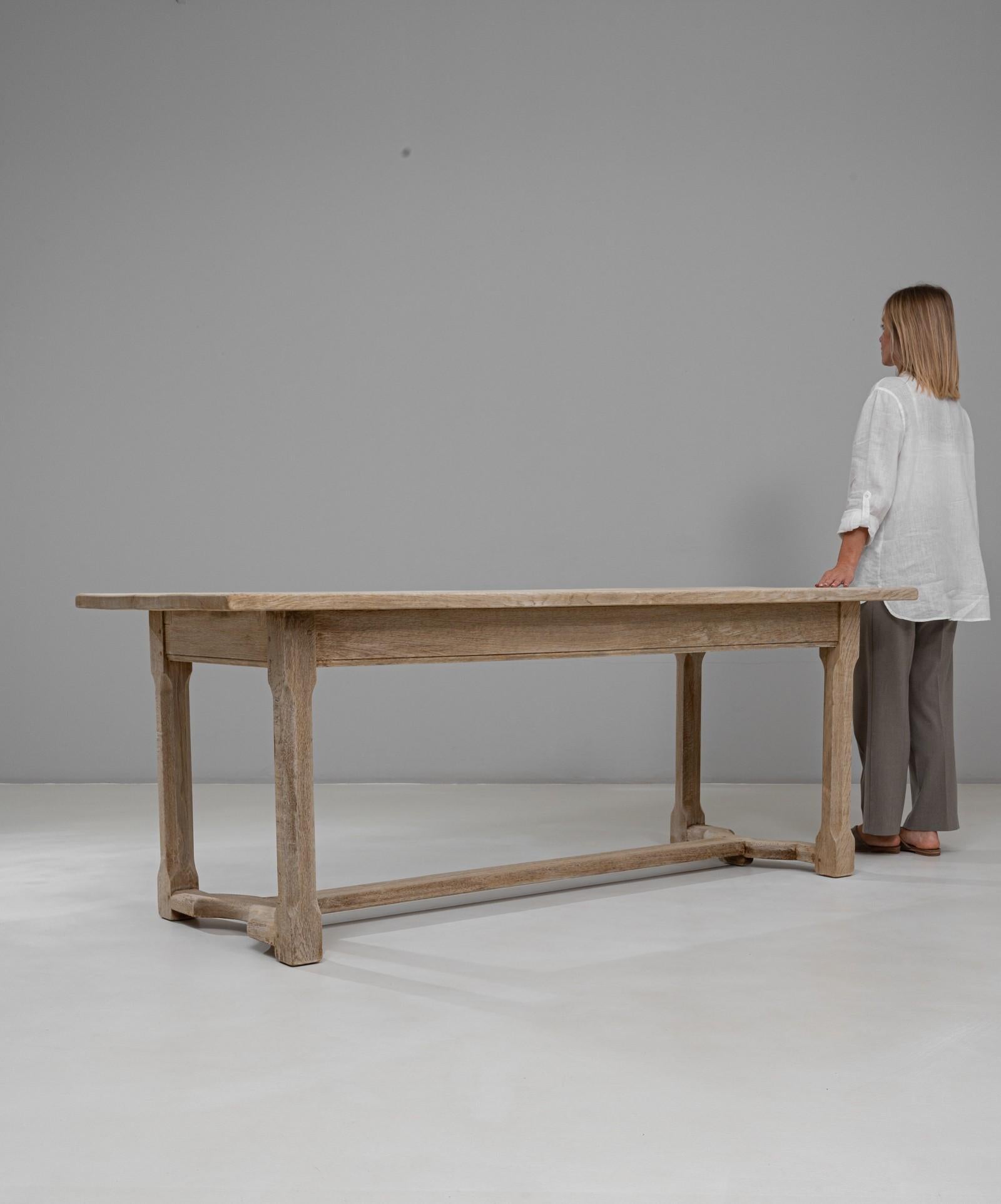 Mesa de comedor francesa de roble del siglo XX en venta 6