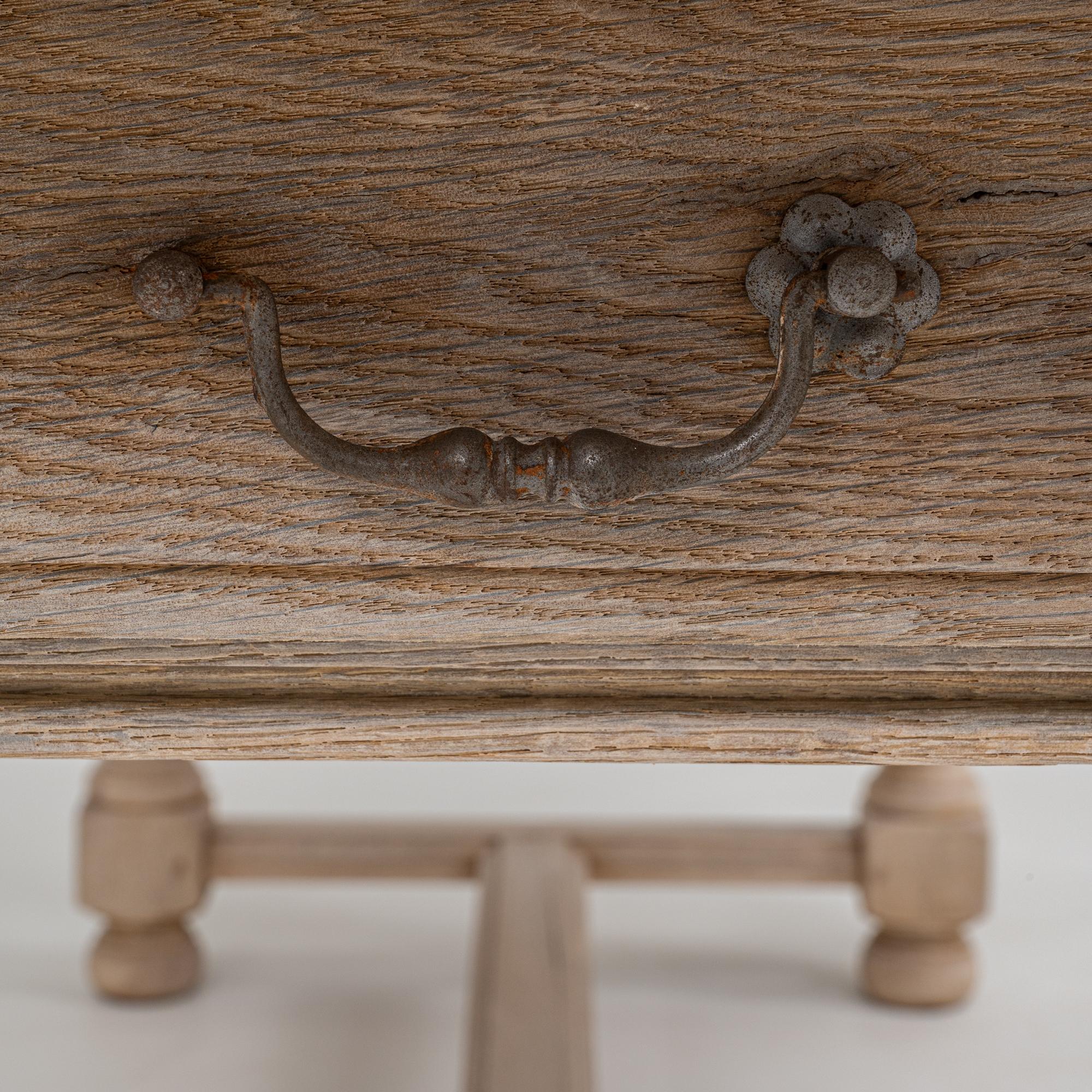 20th Century French Oak Dining Table For Sale 9