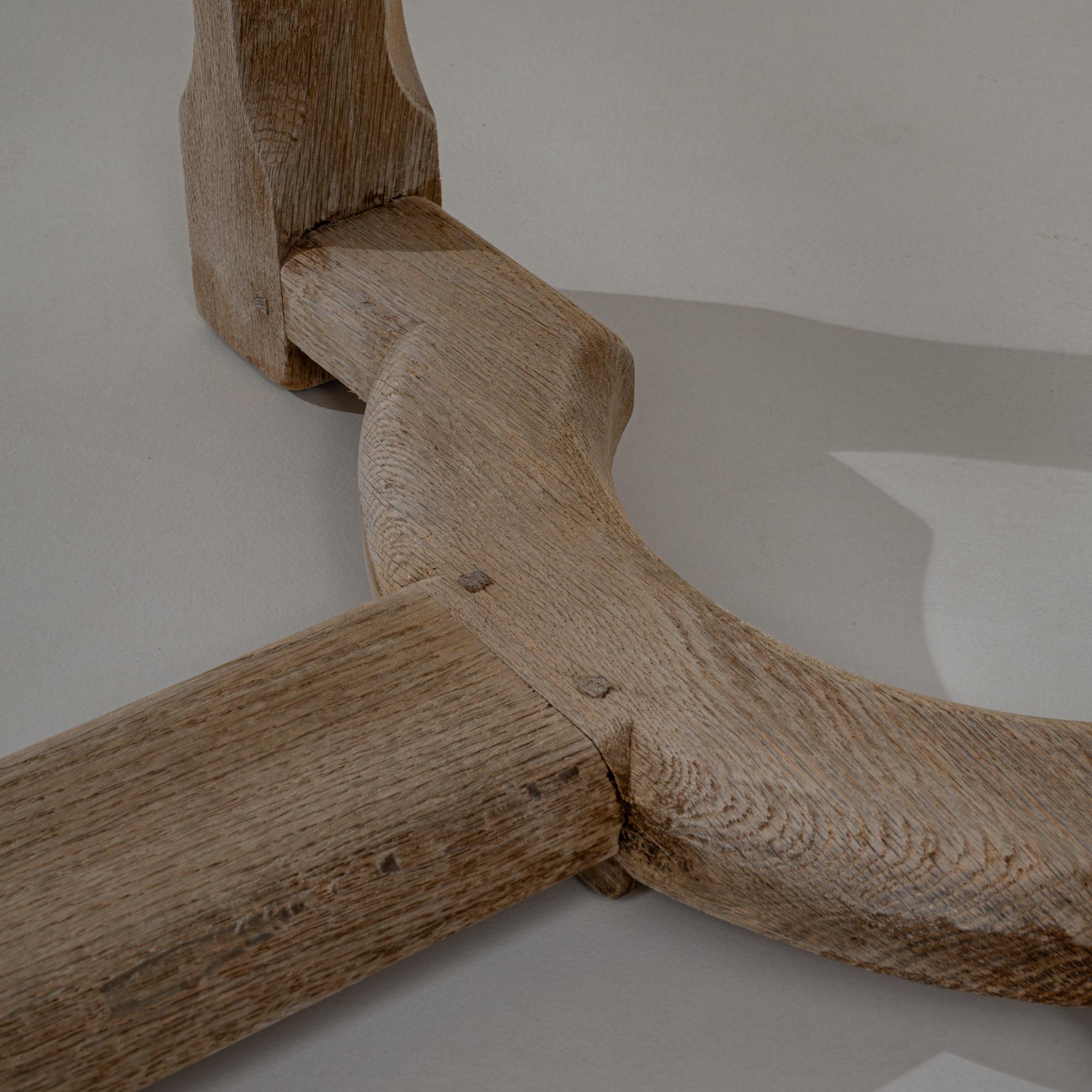 Mesa de comedor francesa de roble del siglo XX en venta 8