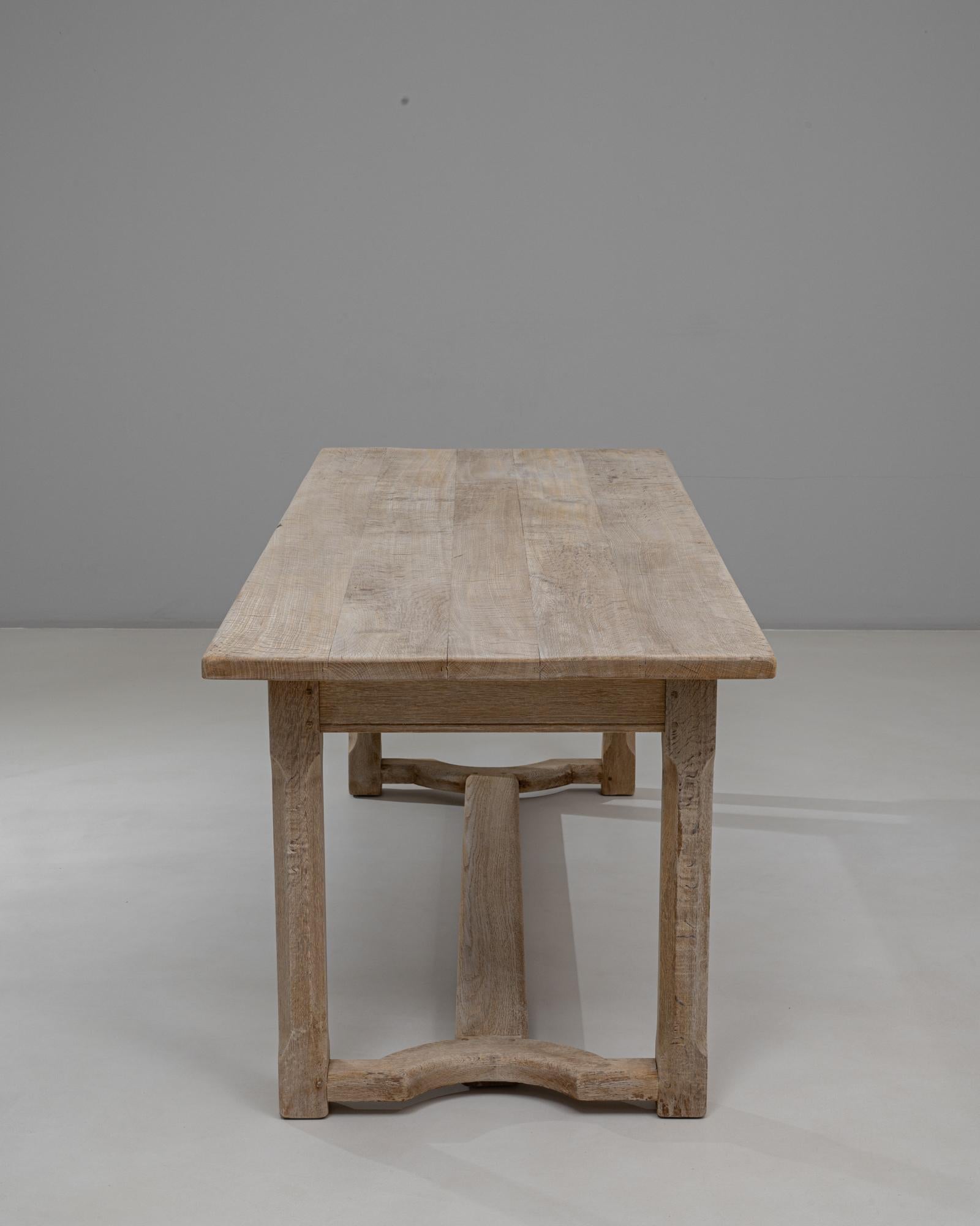 Mesa de comedor francesa de roble del siglo XX en venta 11