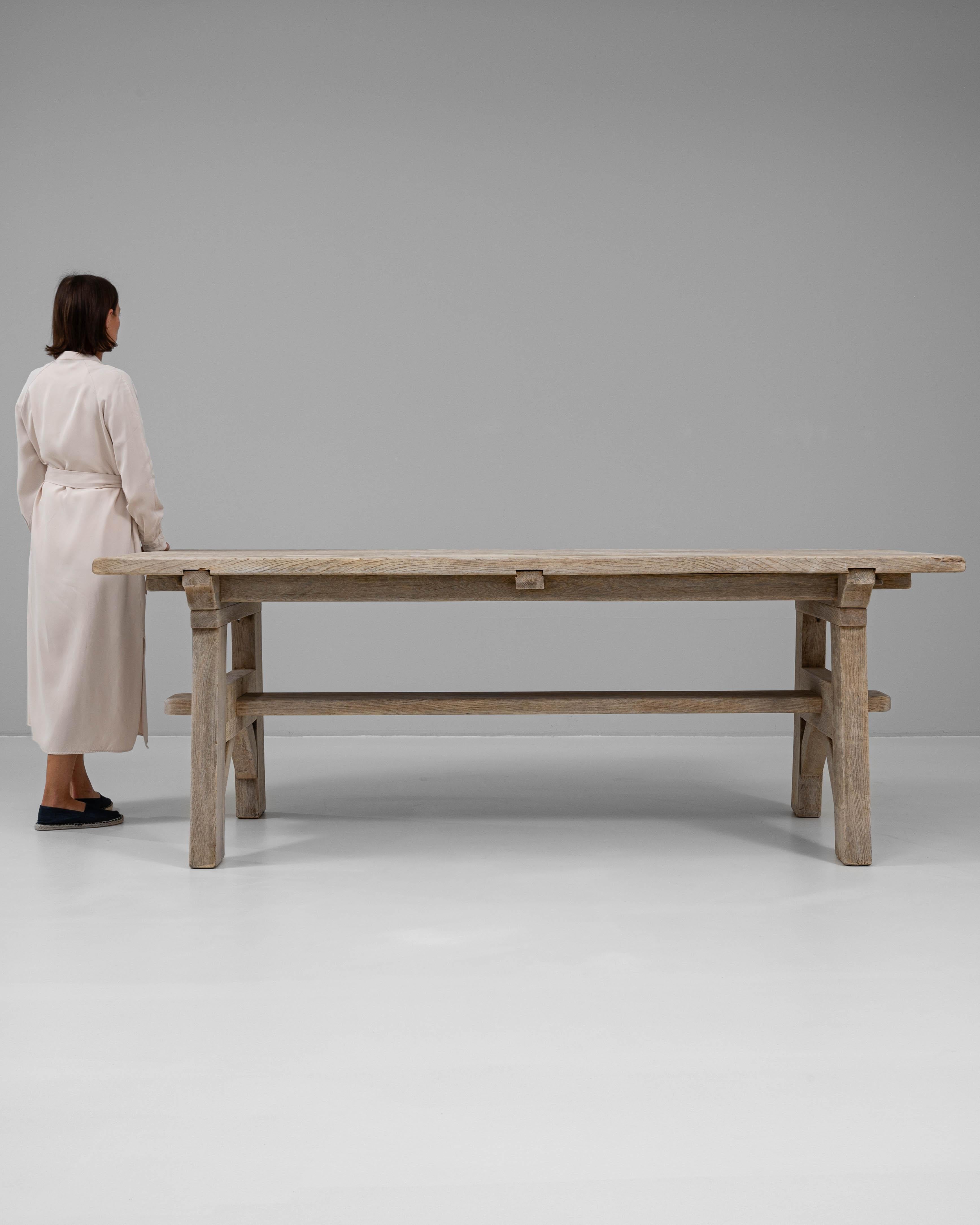 Mesa de comedor francesa de roble del siglo XX Francés en venta