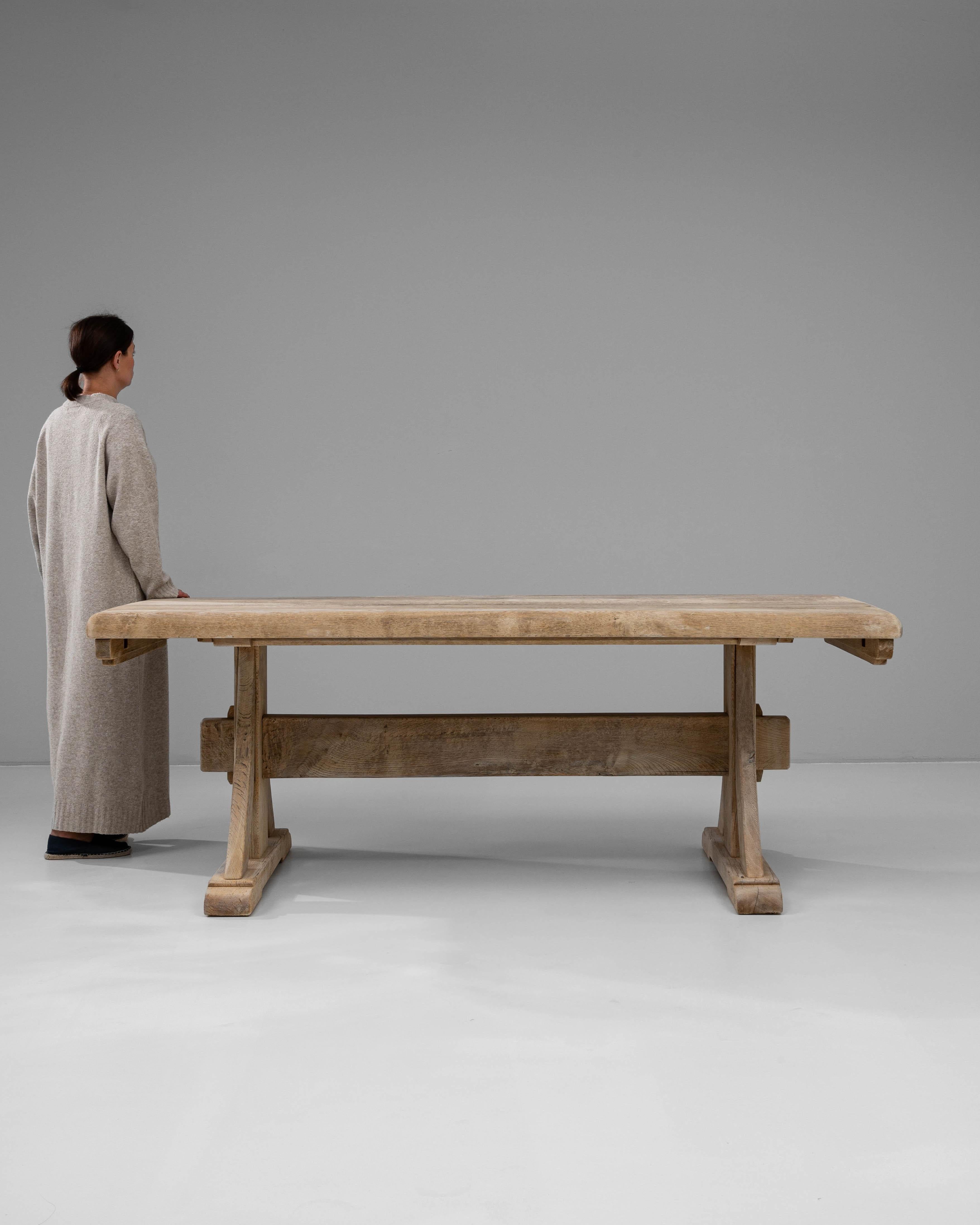 Français 20th Century French Oak Dining Table en vente