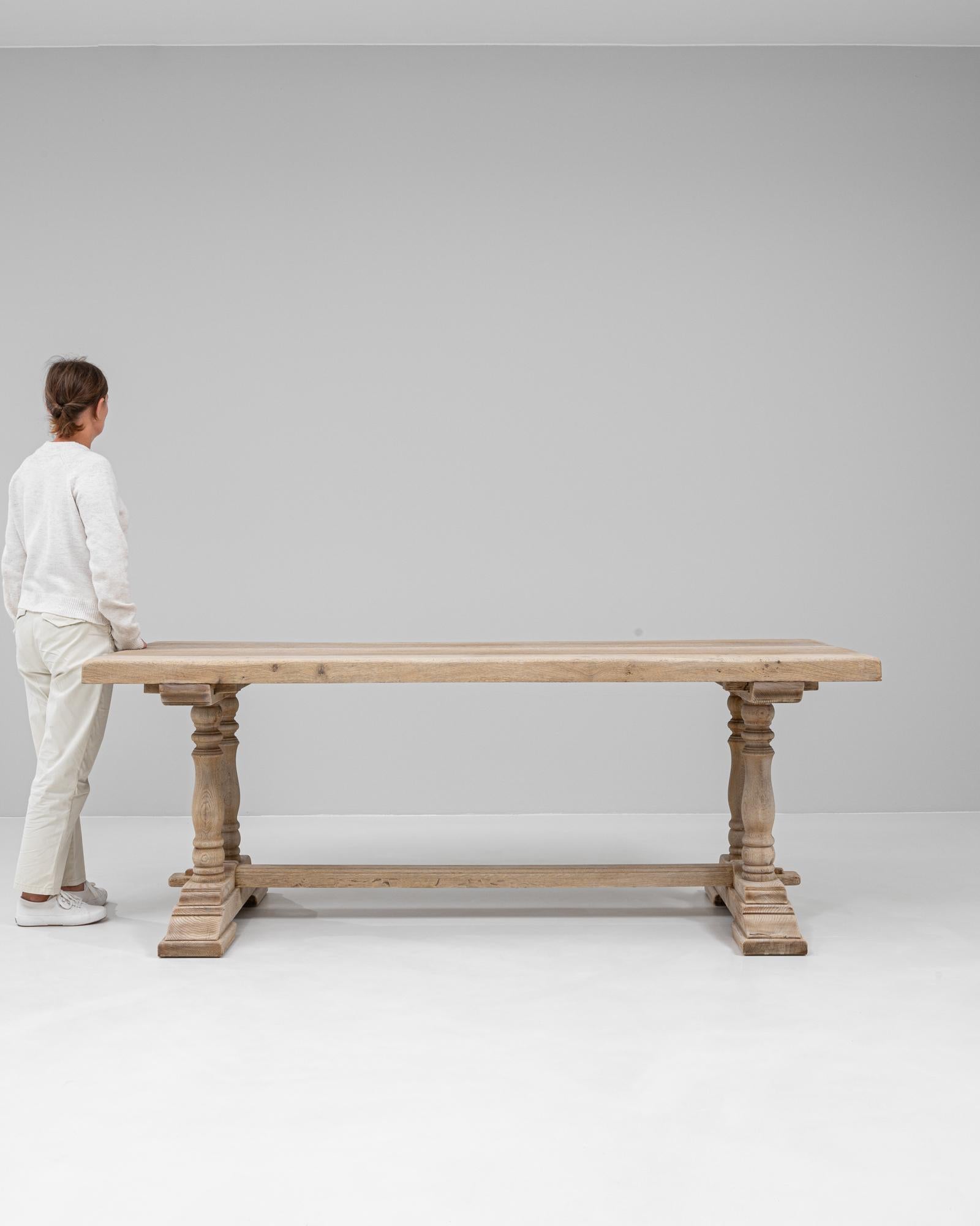 Français 20th Century French Oak Dining Table en vente