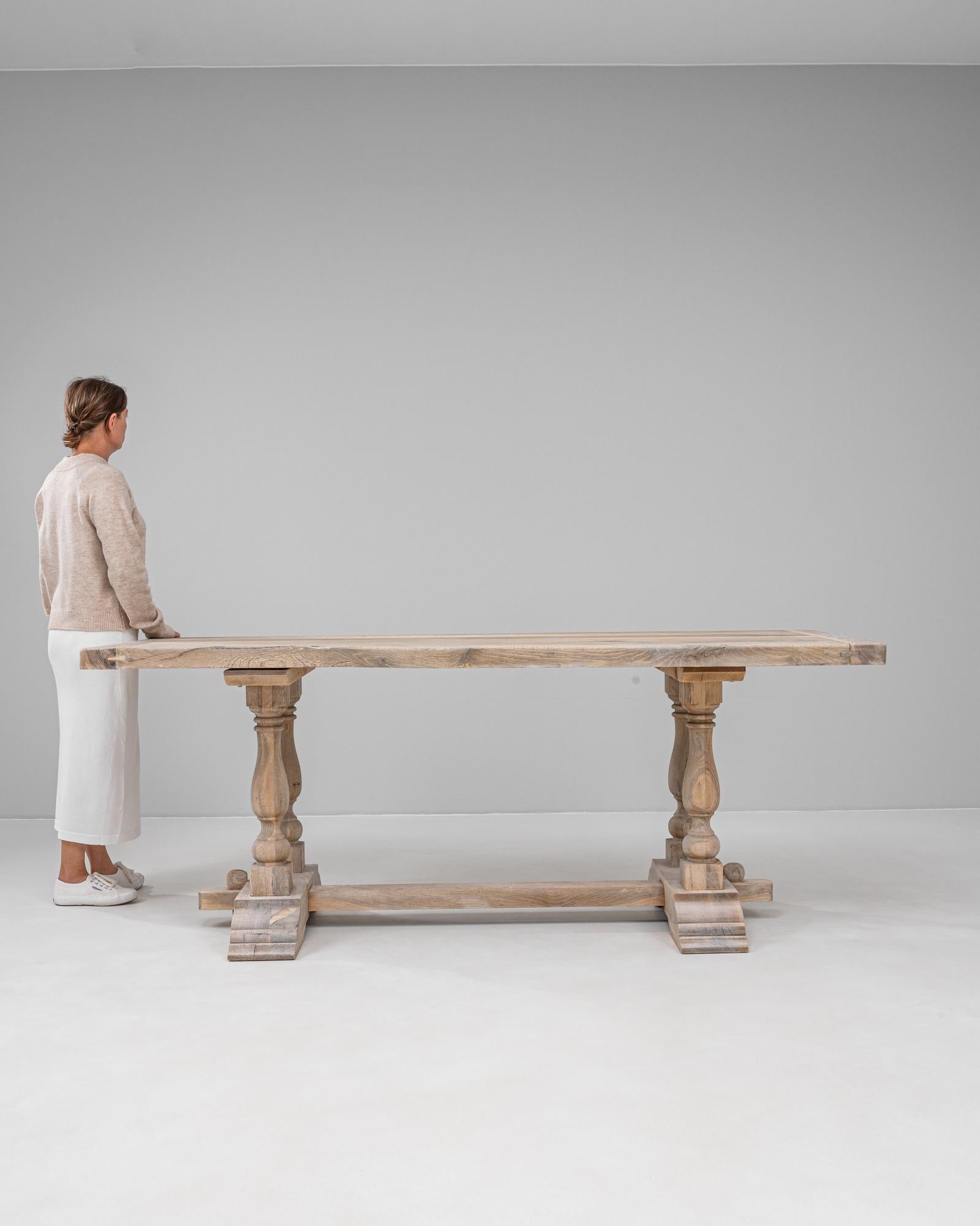 Français Table de salle à manger en Oak français du 20e siècle en vente