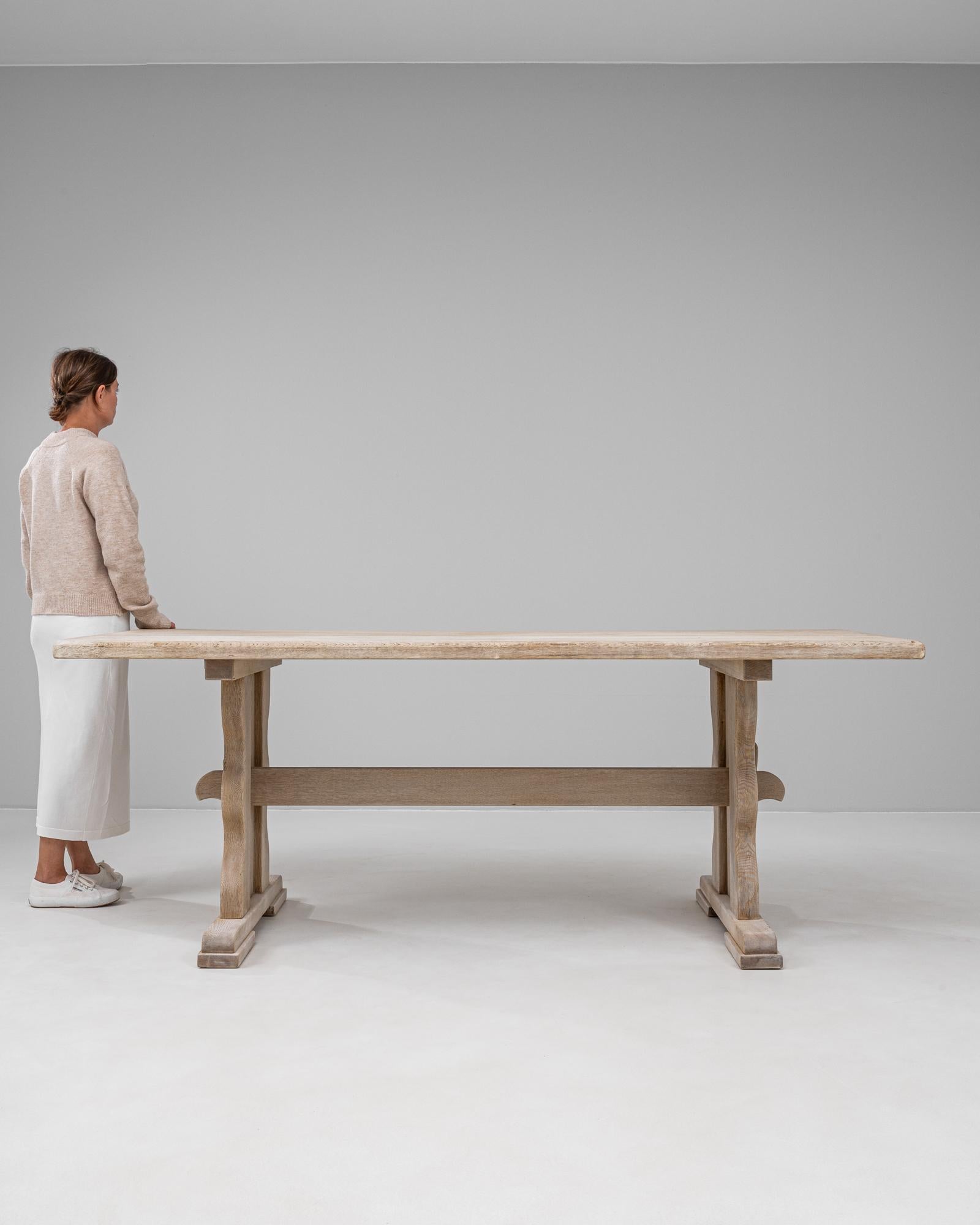 Français Table de salle à manger en Oak français du 20e siècle en vente