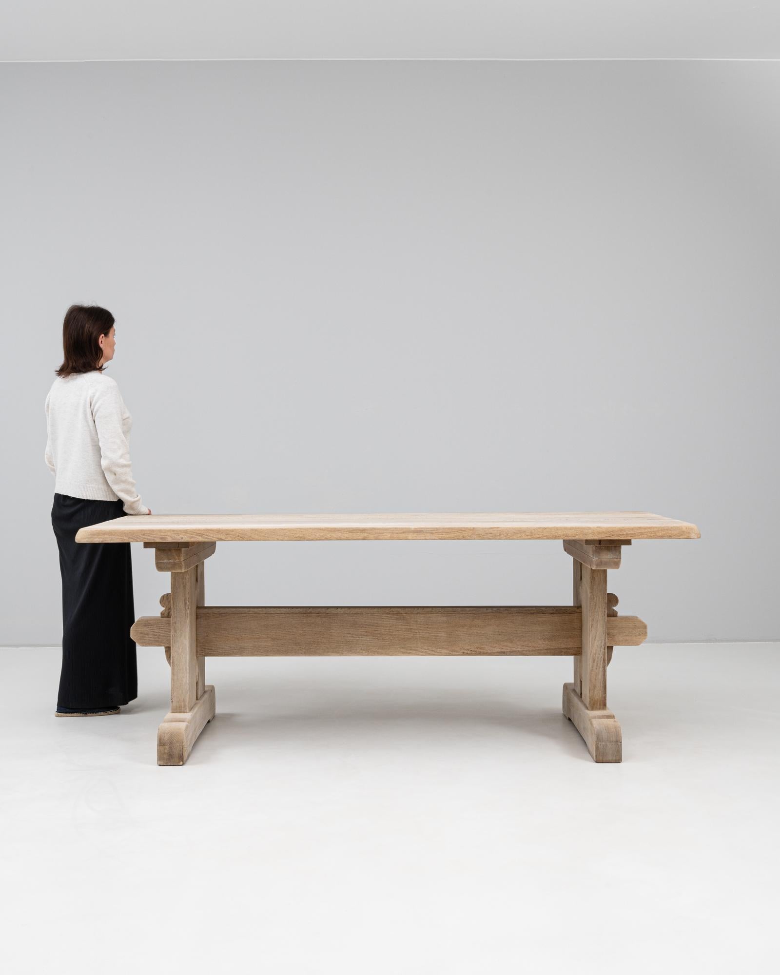 Français Table de salle à manger en Oak français du 20e siècle en vente