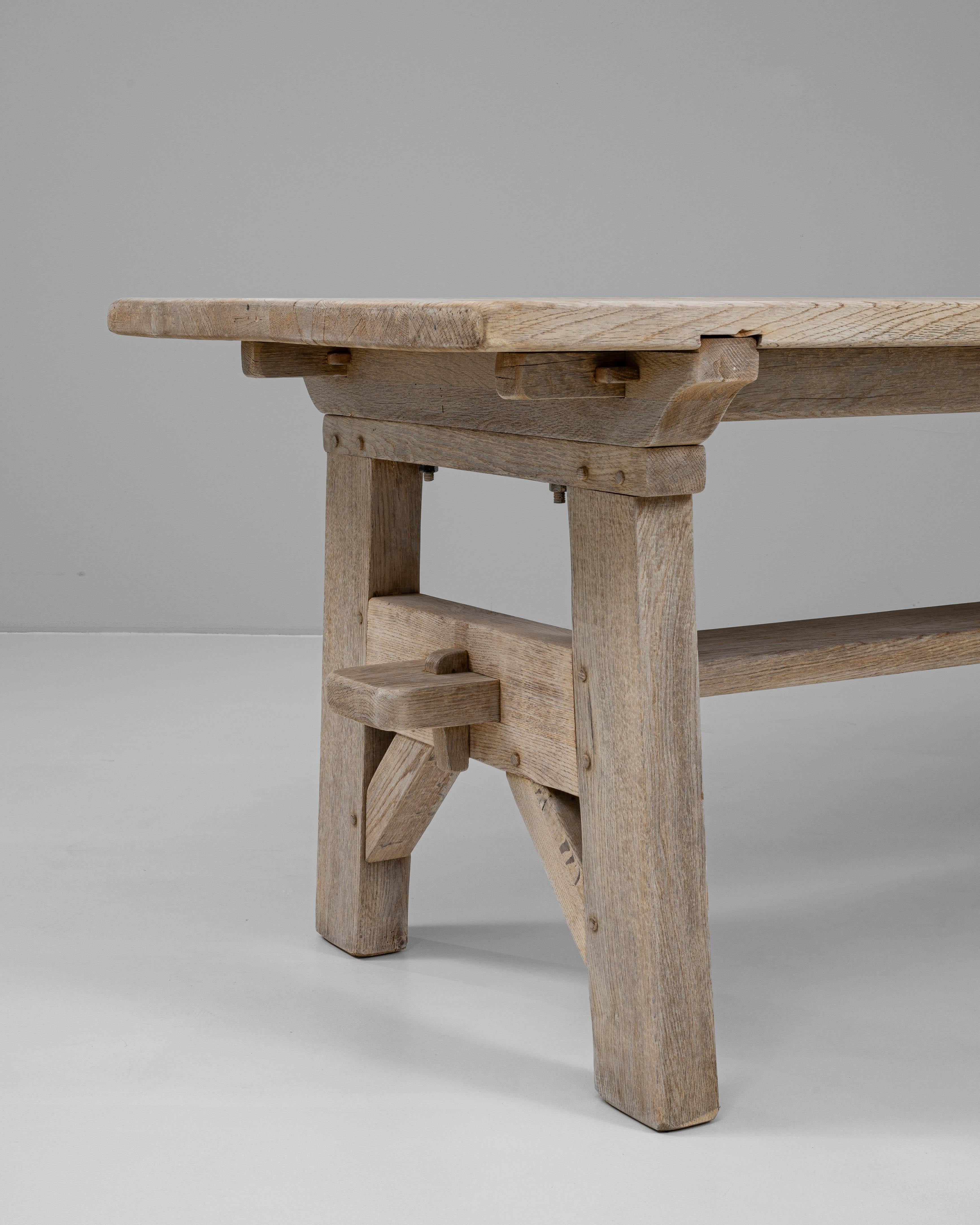 Mesa de comedor francesa de roble del siglo XX Roble en venta