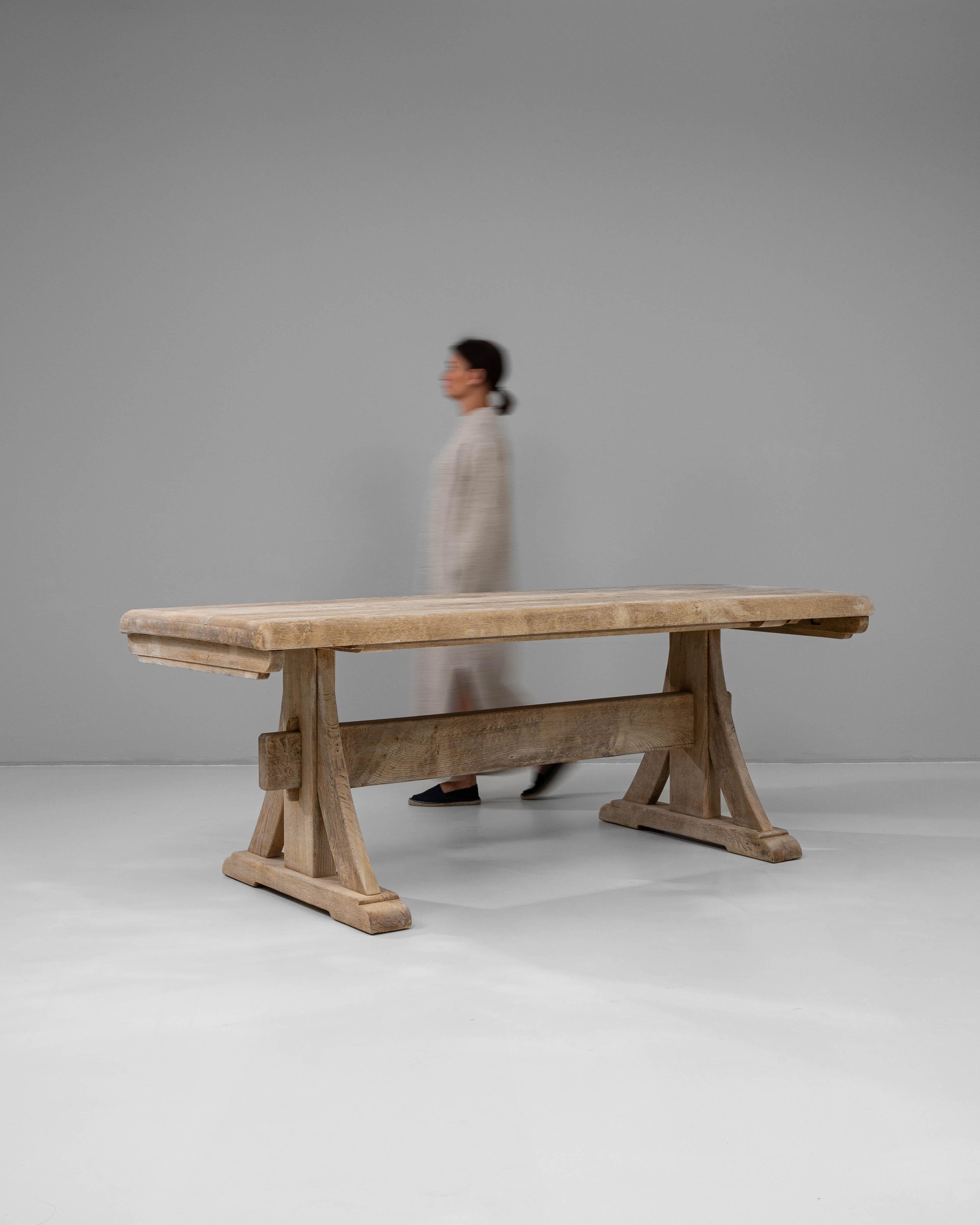 20ième siècle 20th Century French Oak Dining Table en vente