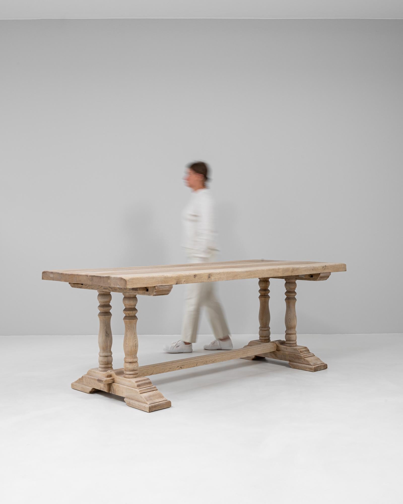 20ième siècle 20th Century French Oak Dining Table en vente