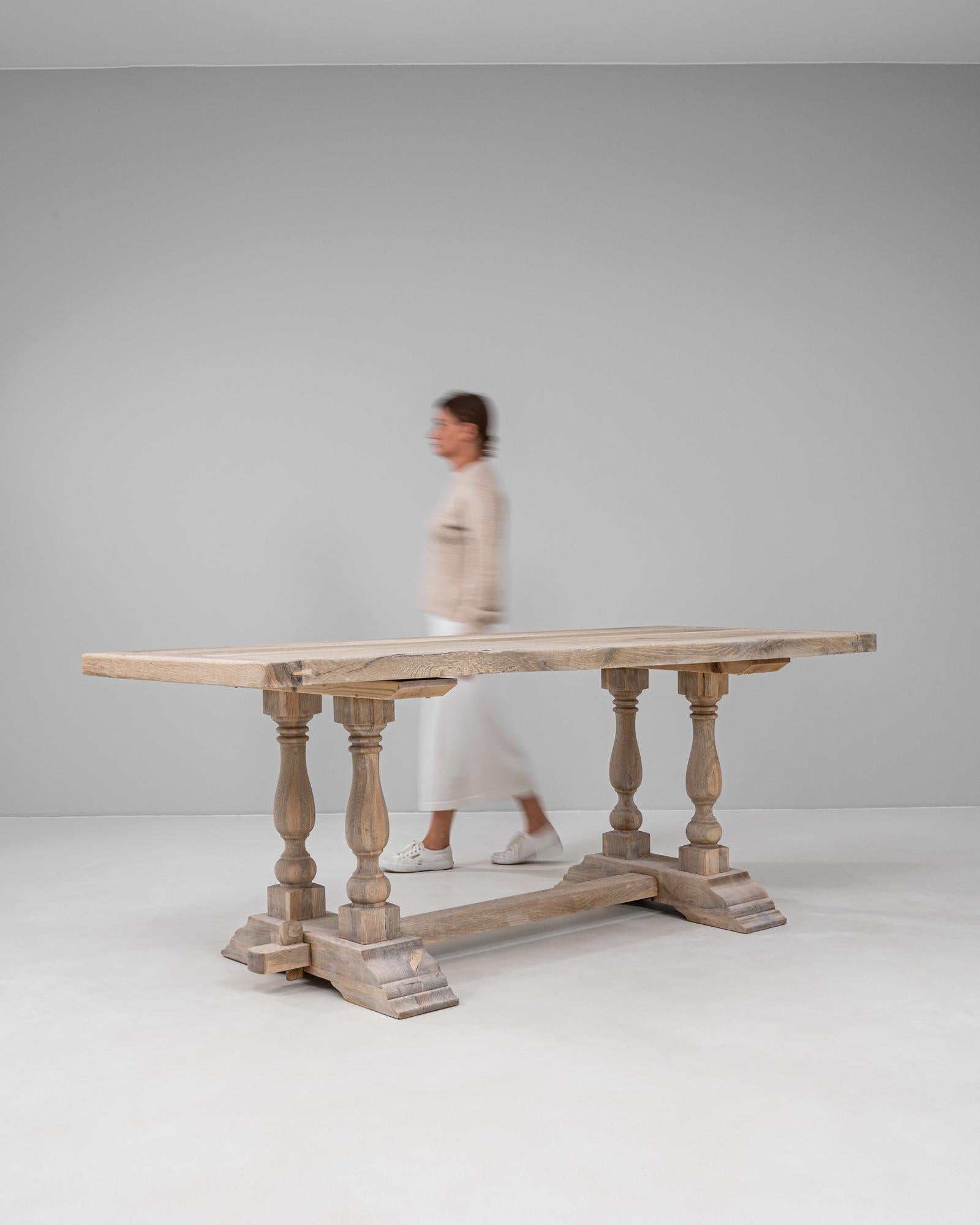 20ième siècle Table de salle à manger en Oak français du 20e siècle en vente