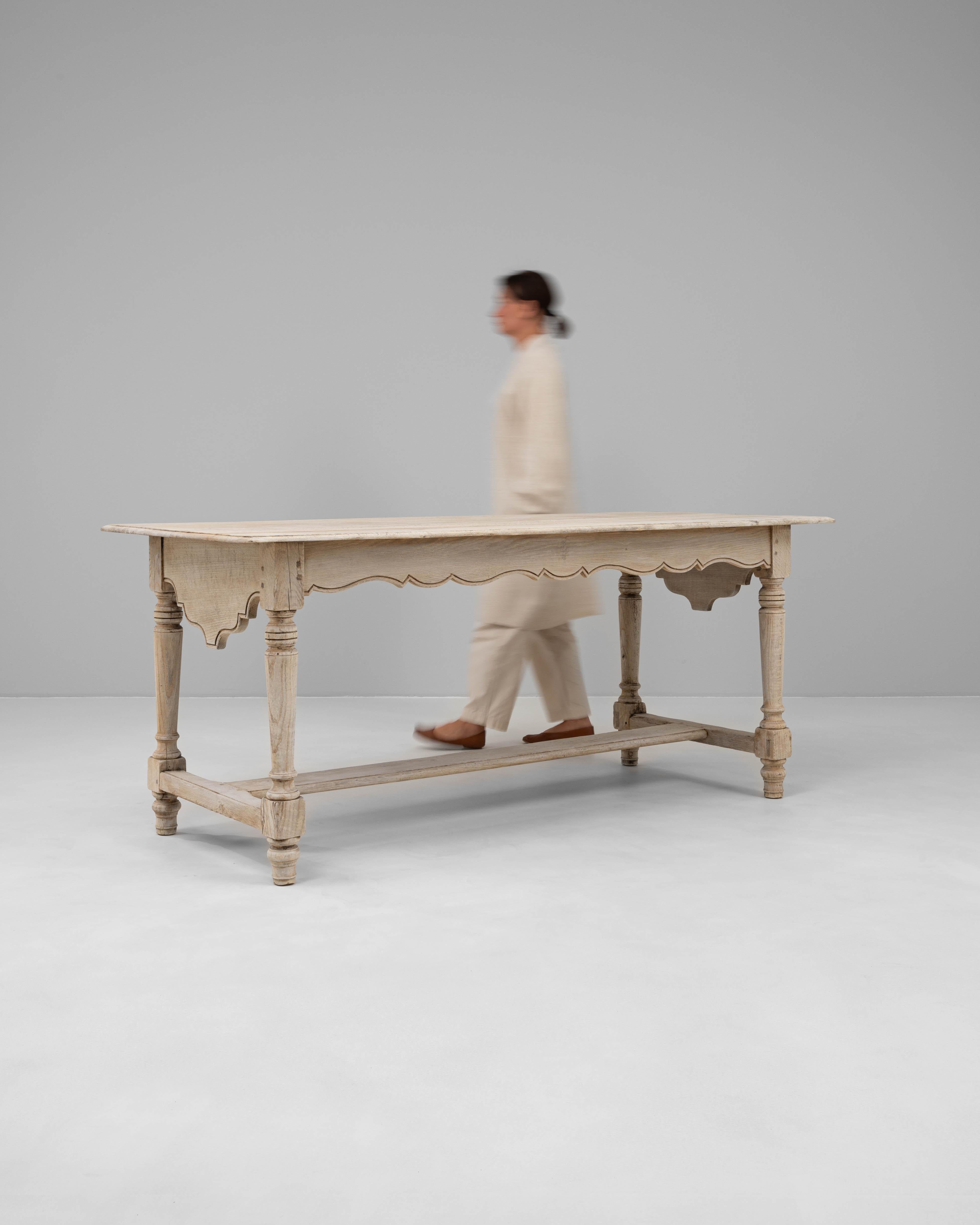 20ième siècle Table de salle à manger en Oak français du 20e siècle en vente