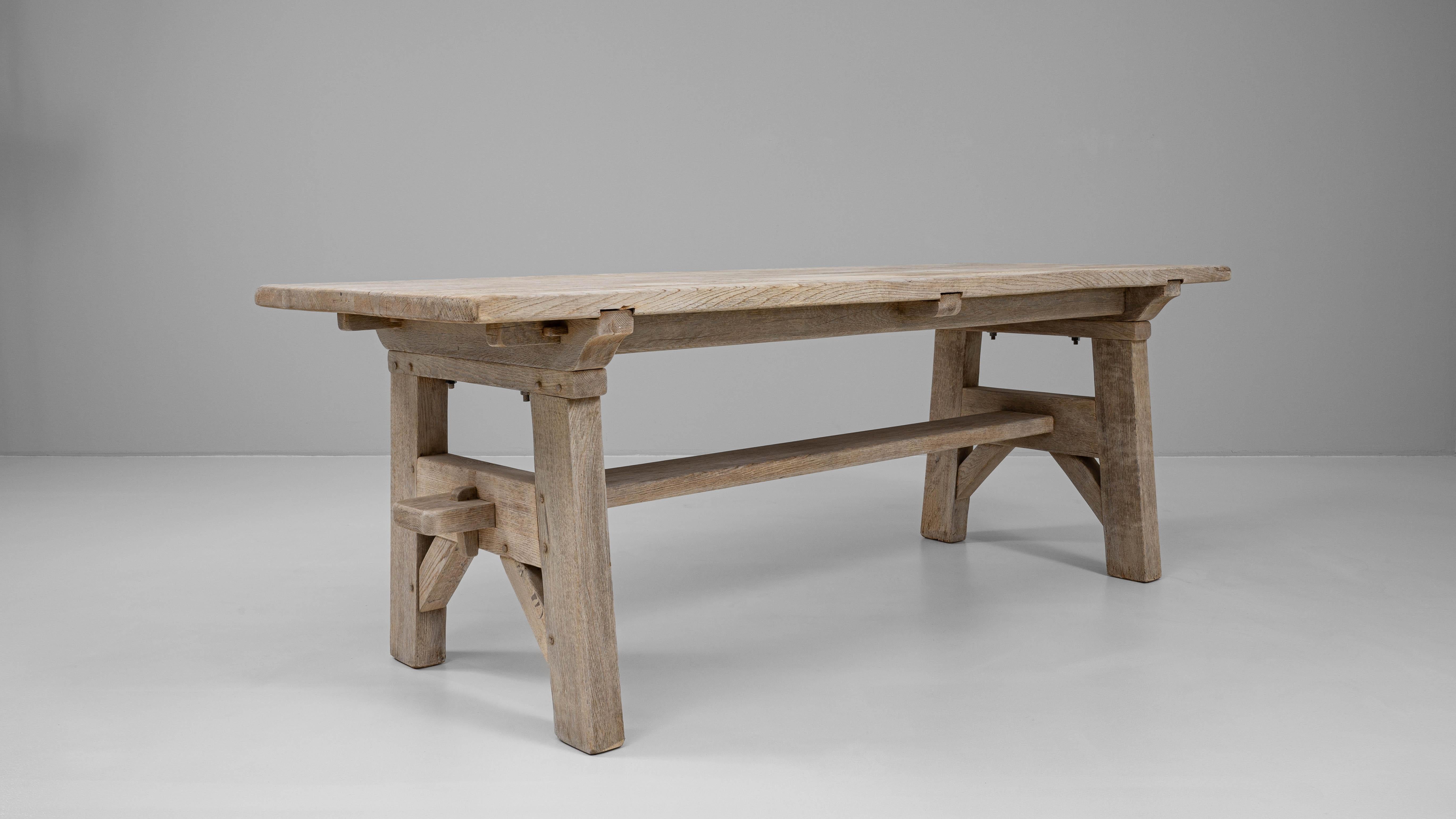 Mesa de comedor francesa de roble del siglo XX en venta 1