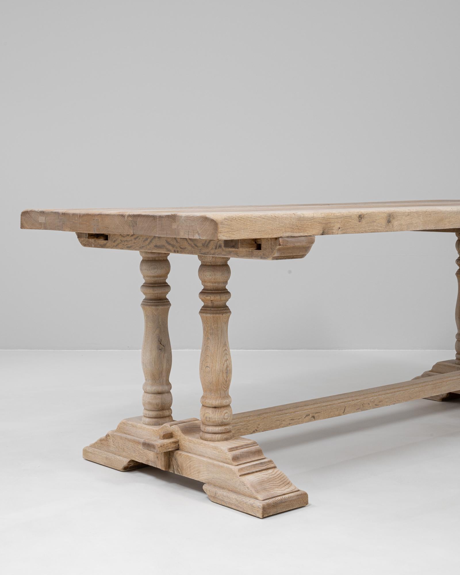 Chêne 20th Century French Oak Dining Table en vente