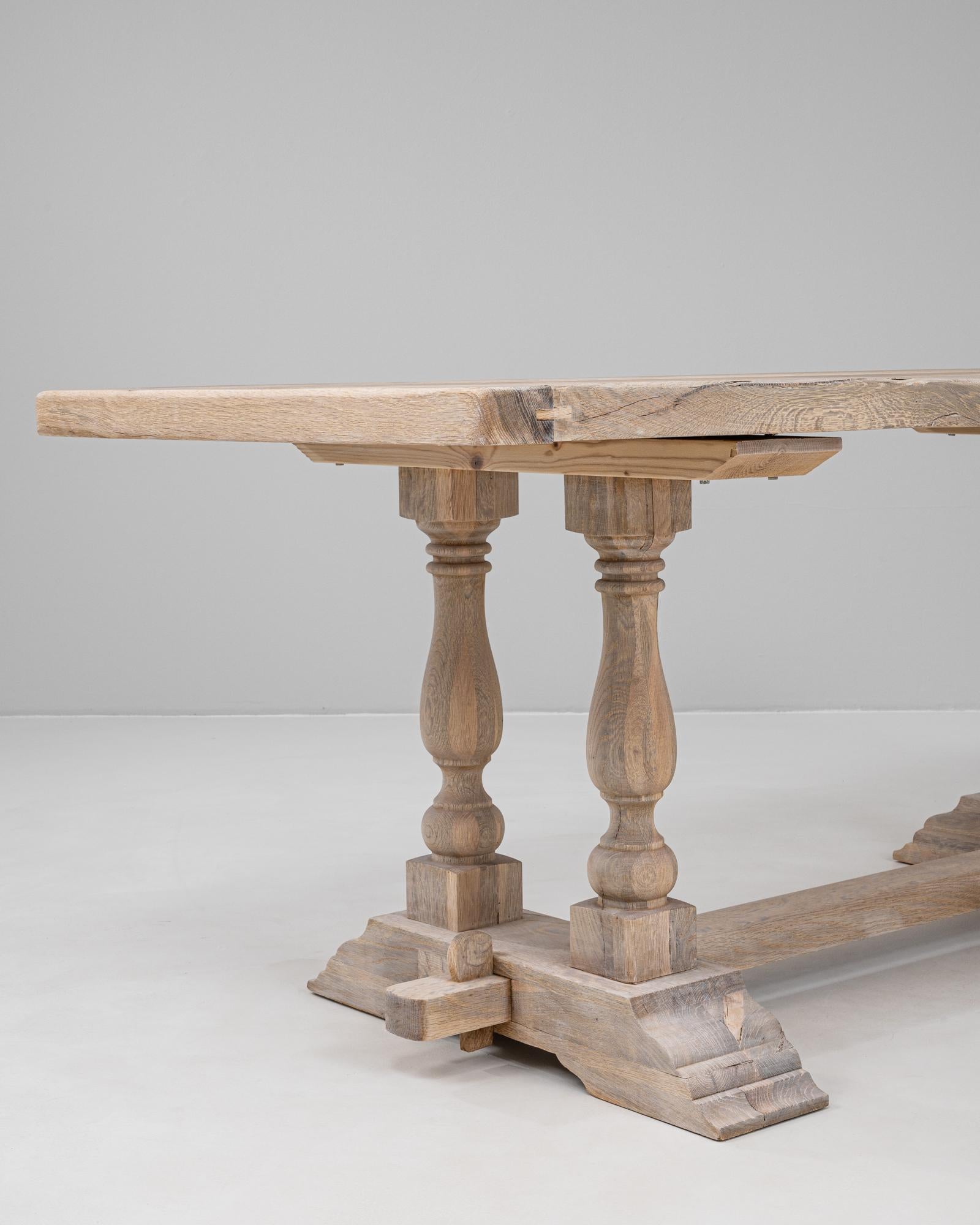 Chêne Table de salle à manger en Oak français du 20e siècle en vente