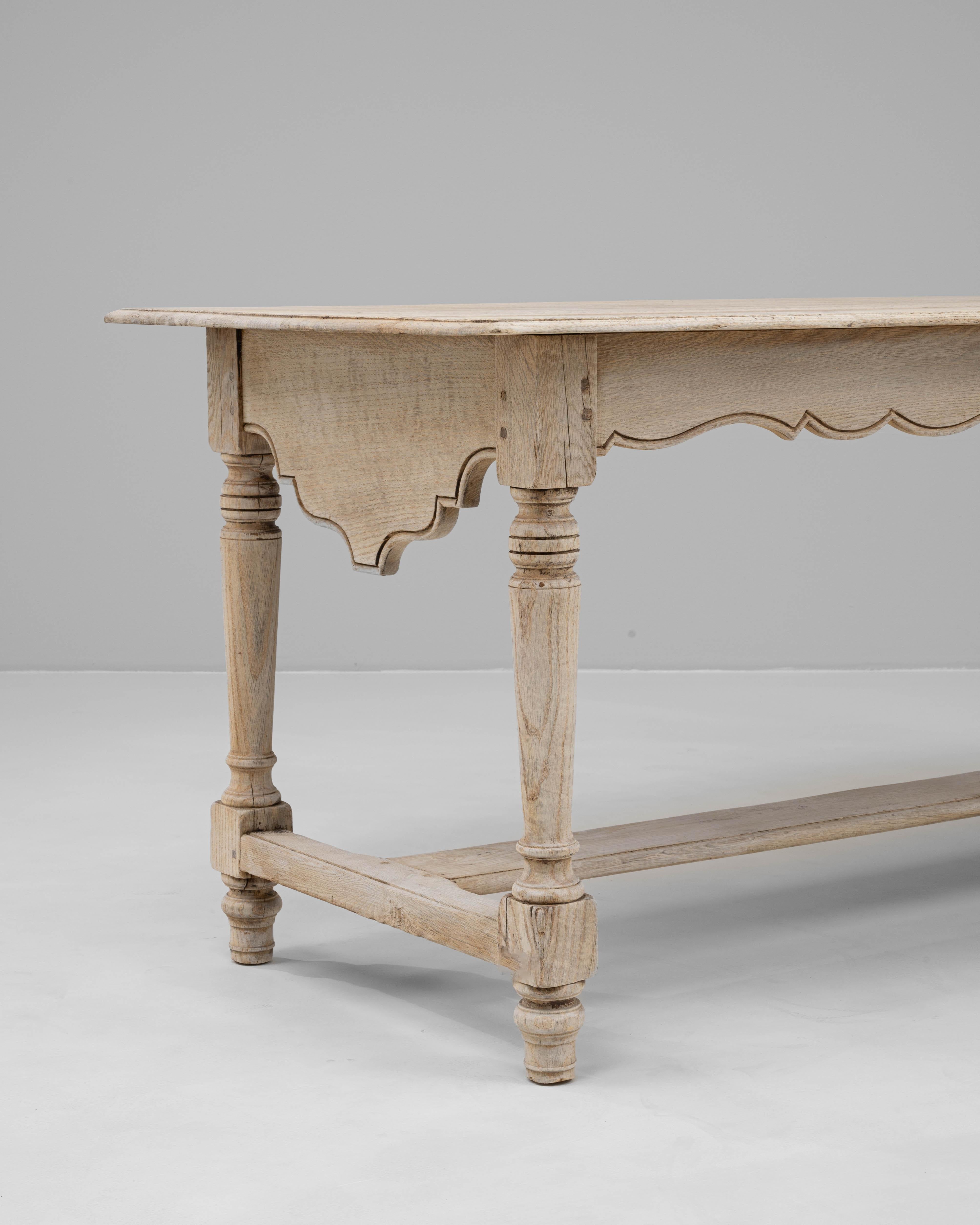 Chêne Table de salle à manger en Oak français du 20e siècle en vente