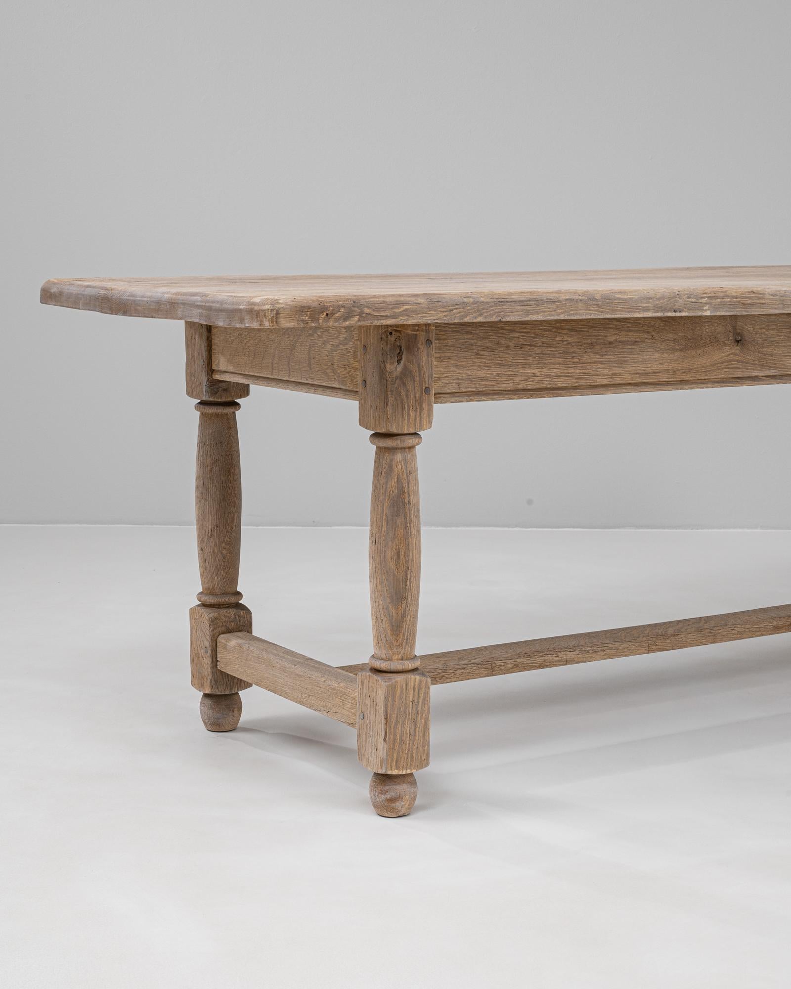 Chêne Table de salle à manger en Oak français du 20e siècle en vente