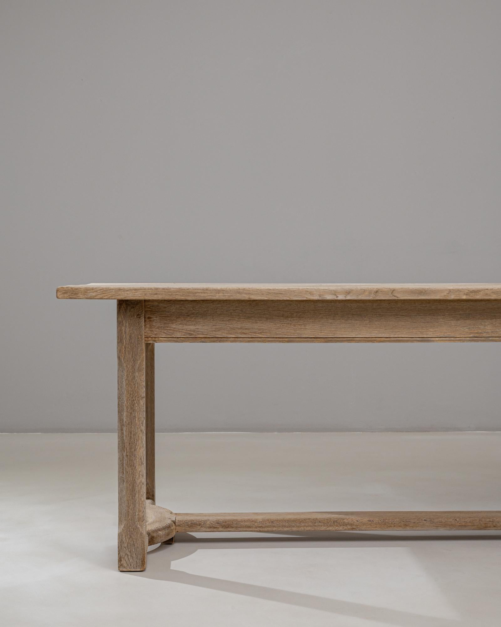 Mesa de comedor francesa de roble del siglo XX en venta 1