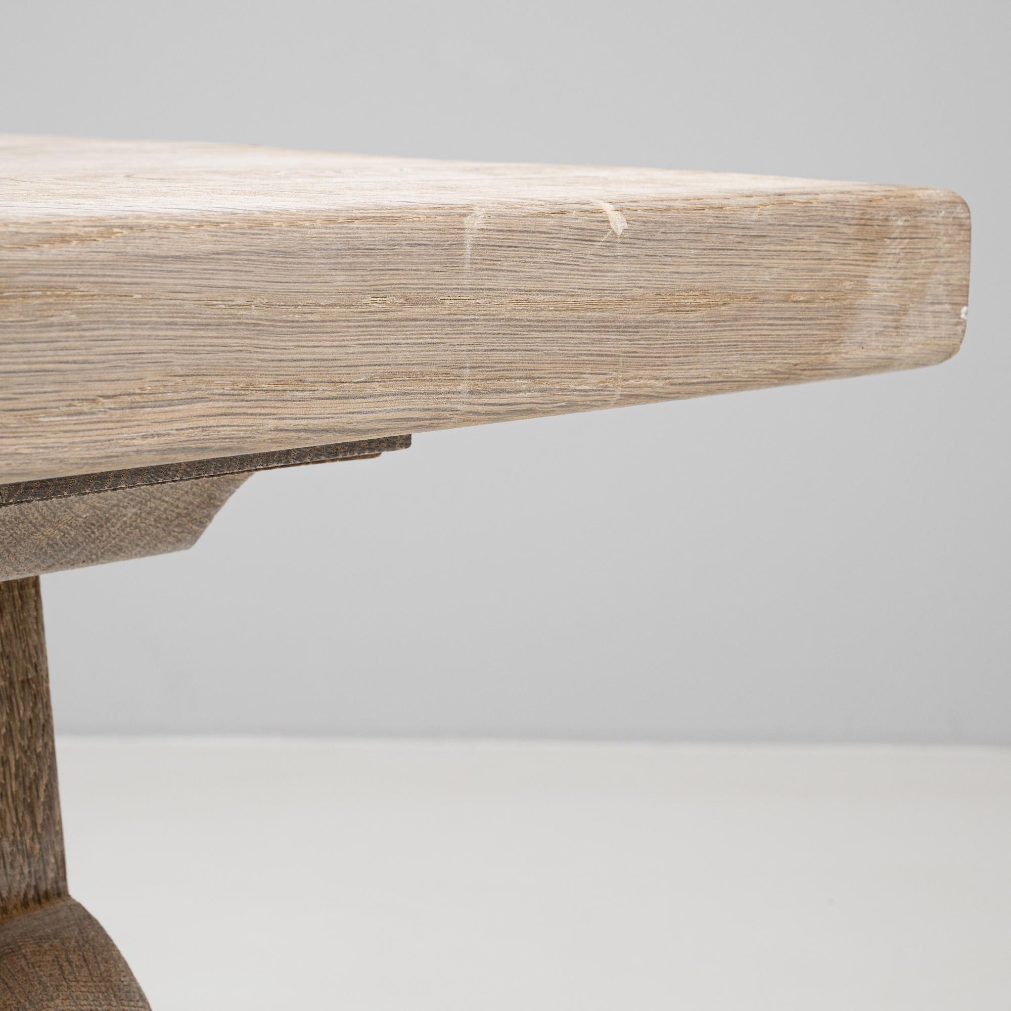 Table de salle à manger en Oak français du 20e siècle en vente 1