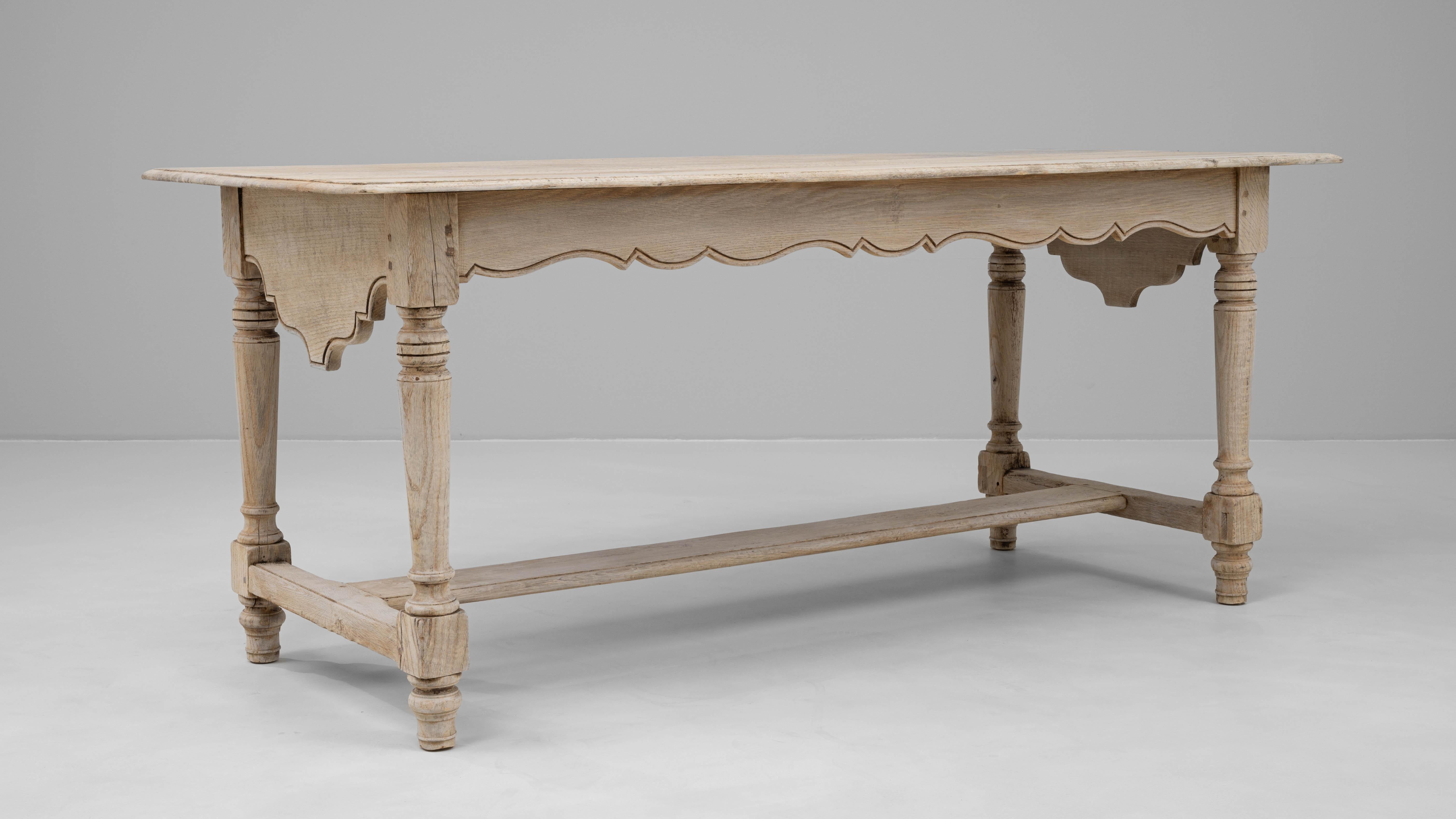 Table de salle à manger en Oak français du 20e siècle en vente 1