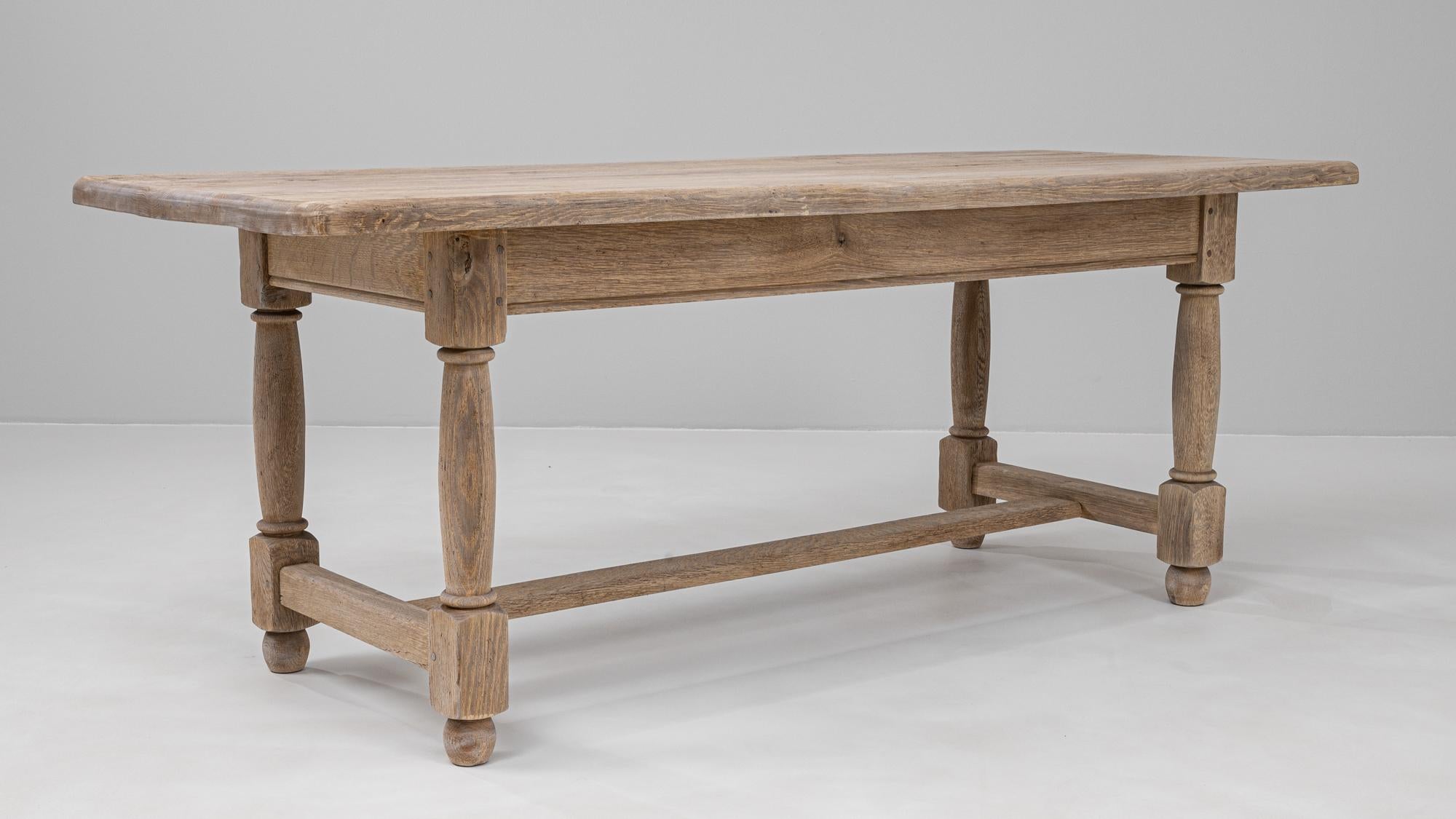 Table de salle à manger en Oak français du 20e siècle en vente 1